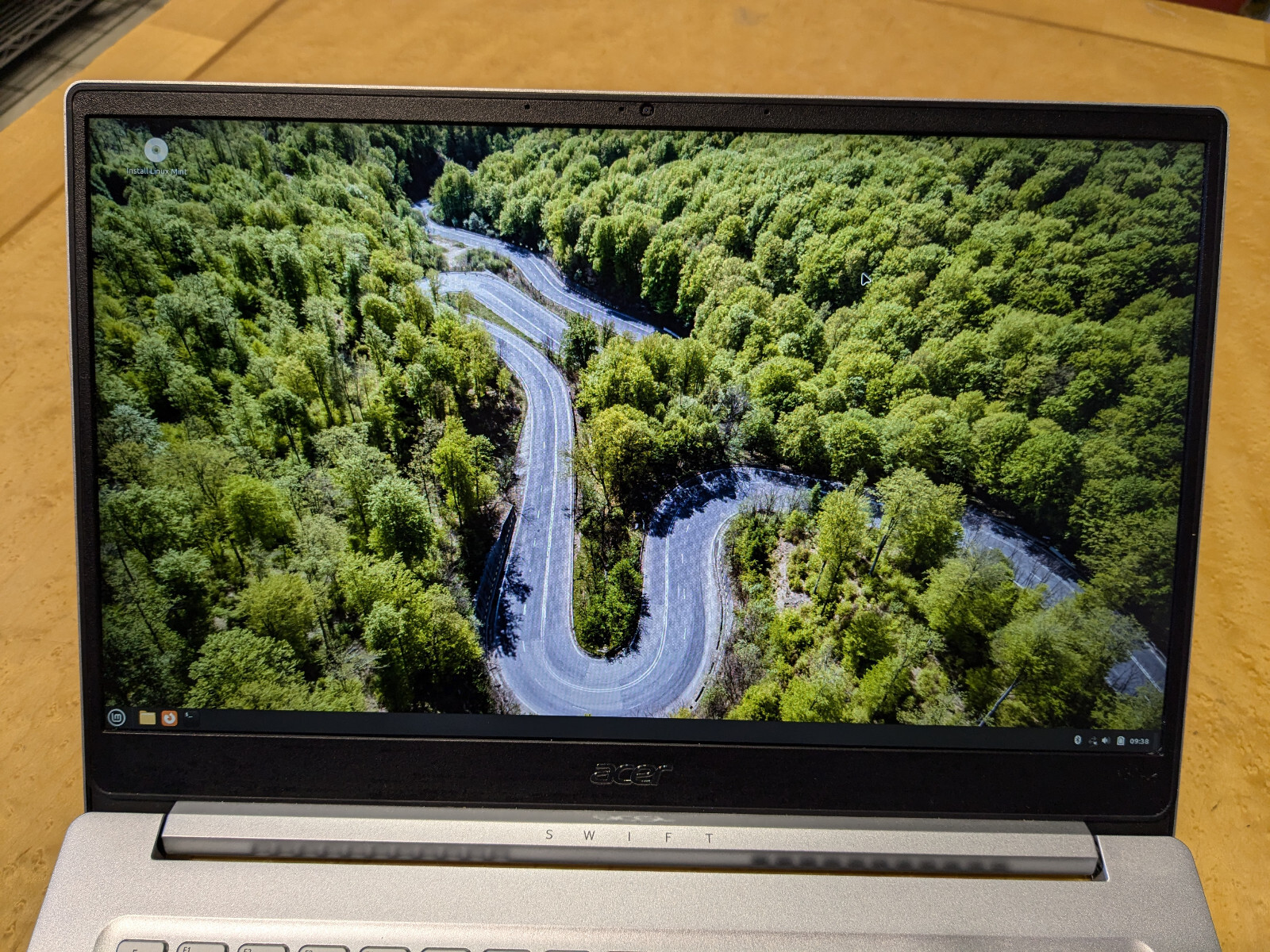 Acer Swift 3 SF314-42-R2YT 14″ FHD AMD Ryzen7 4700U 8GB Ram 256GB SSD No OS