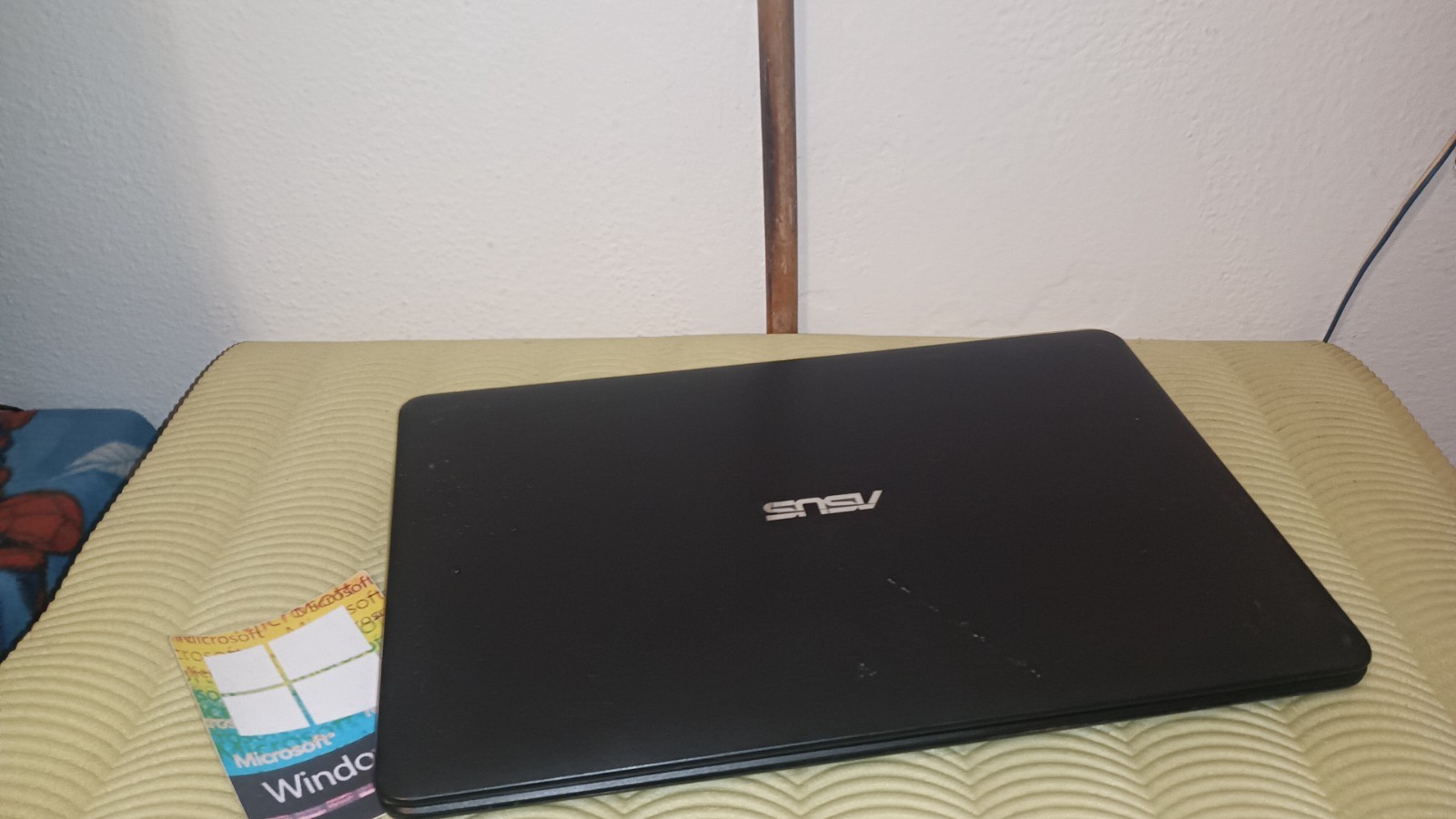 ASUS R752L i3-4030U 8gb 128GB SSD M2 17.3″ 1600×900 nvidia 820m 2gb windows 11