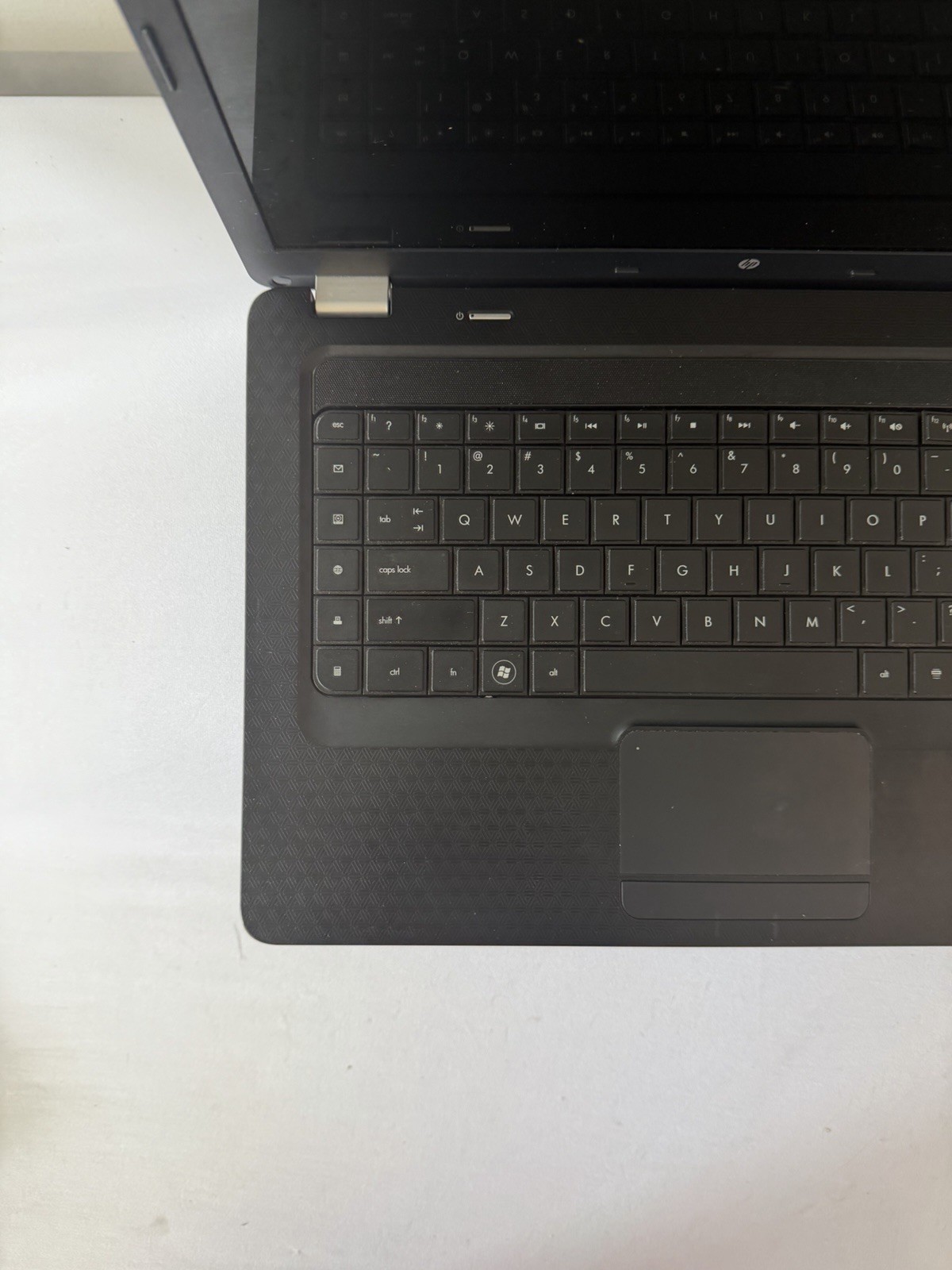 HP Notebook G56-129wm Laptop – Screen Leaks Light – Intel Celeron 900 – Read Des