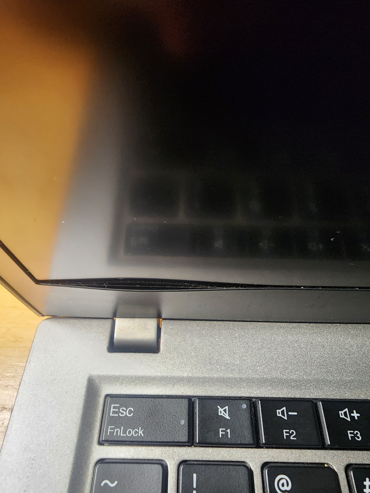 Lenovo ThinkPad T14s Gen 1 Intel i5-10310U 8GB RAM – NO HDD – READ DESCRIPTION
