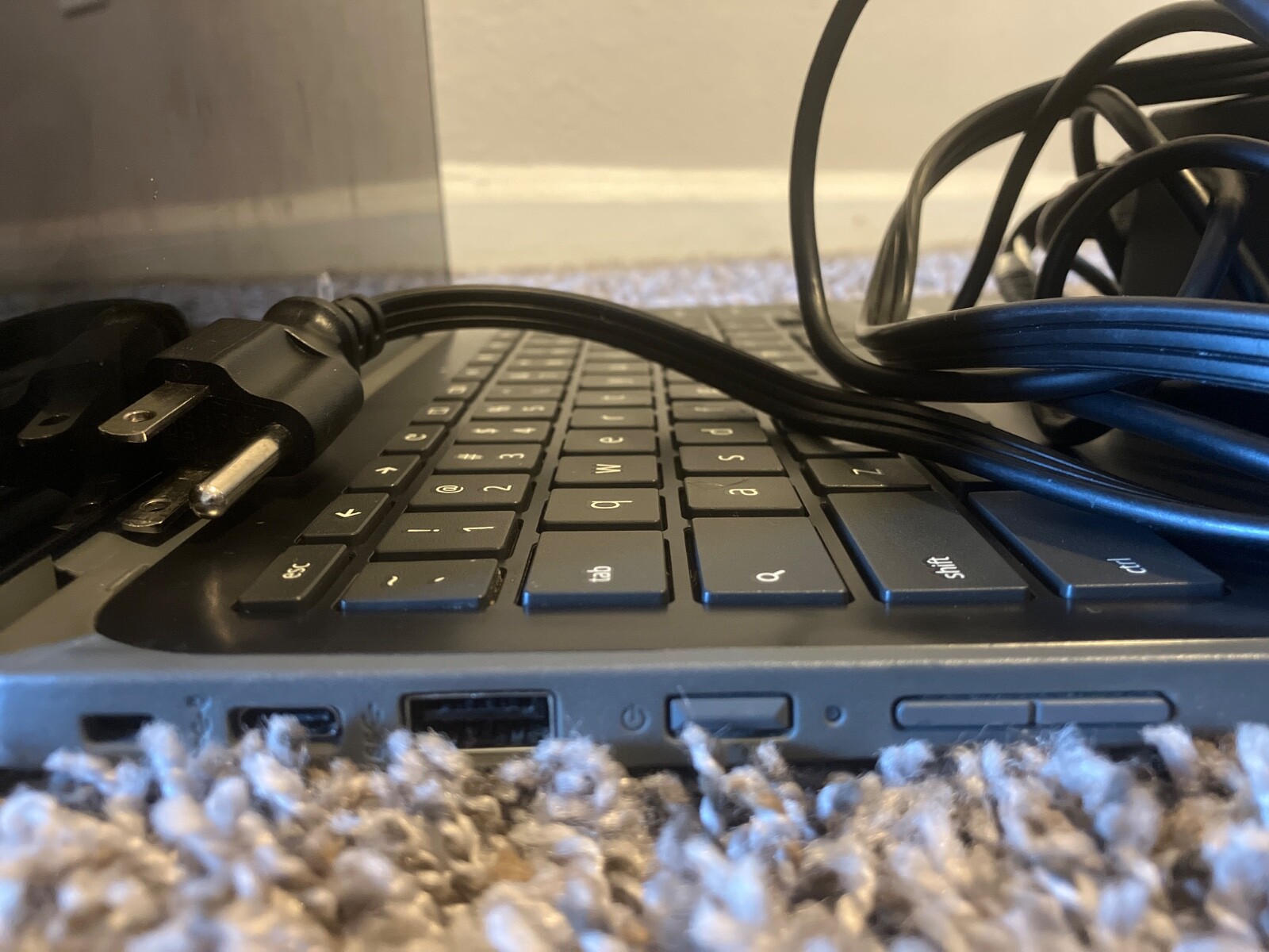 hp laptop touch screen black , good condition , downloaded , charger included