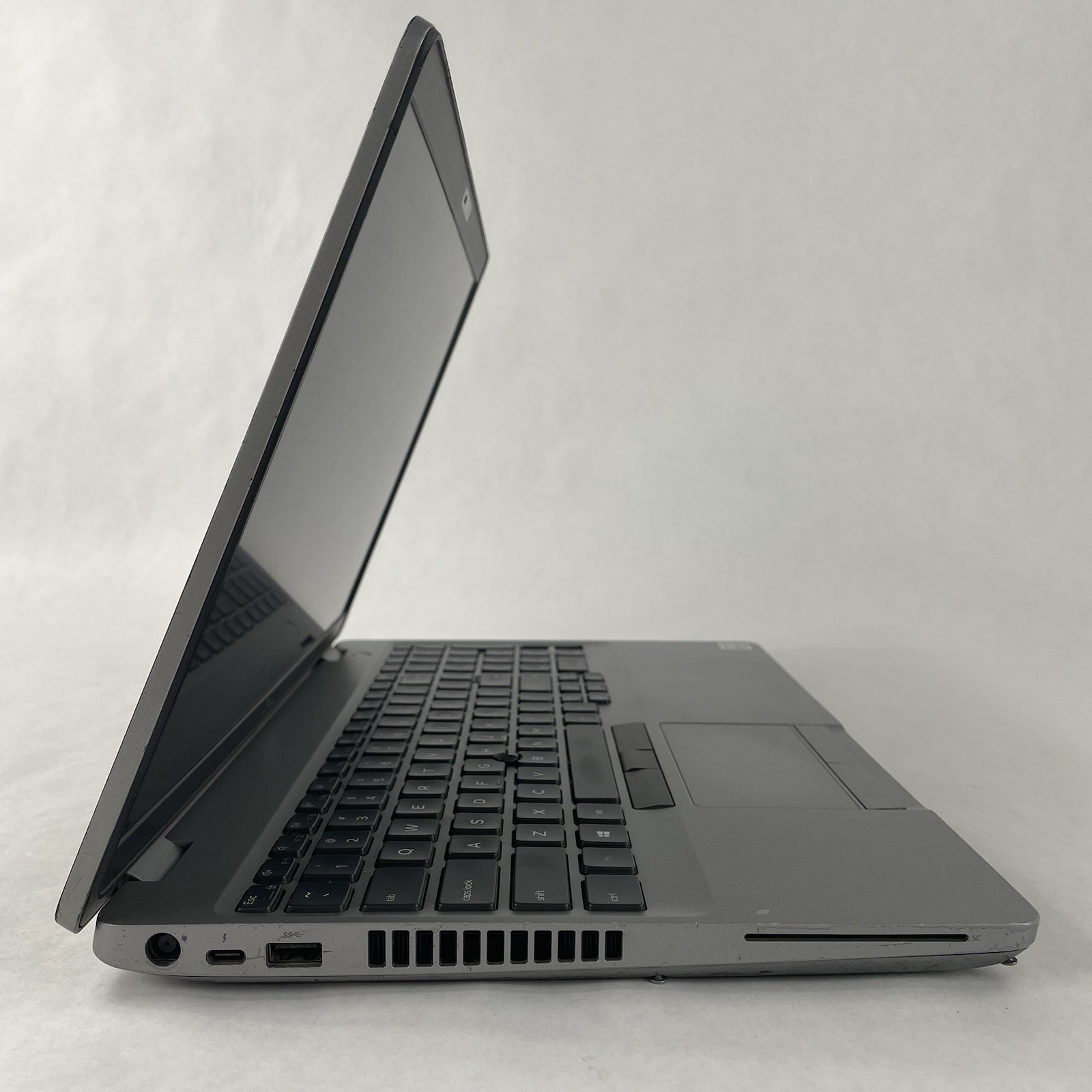 Dell Latitude 5511 15.6″ i7-10850H 2.70 GHz 16 GB RAM No SSD No OS Missing Key