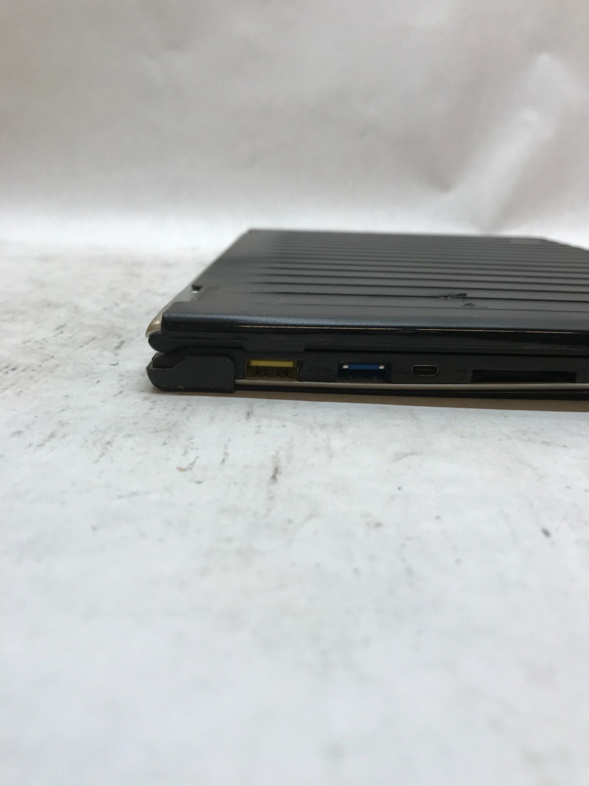 Lenovo Yoga 3 1170 11″ Intel M-5Y71 8GB RAM NO HDD/OS For Parts UNTESTED – – DW