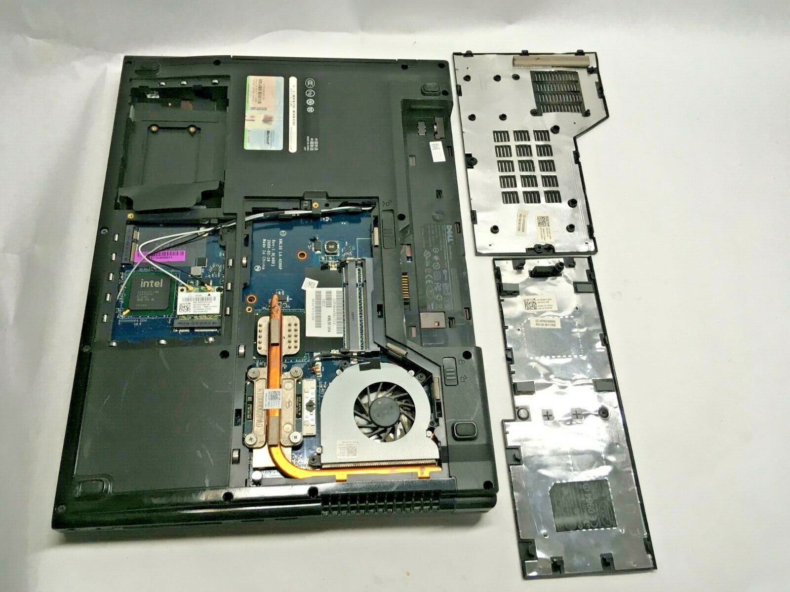 Dell Vostro 1520 Laptop For Parts Broken LCD Screen NO HDD/RAM/Battery JR