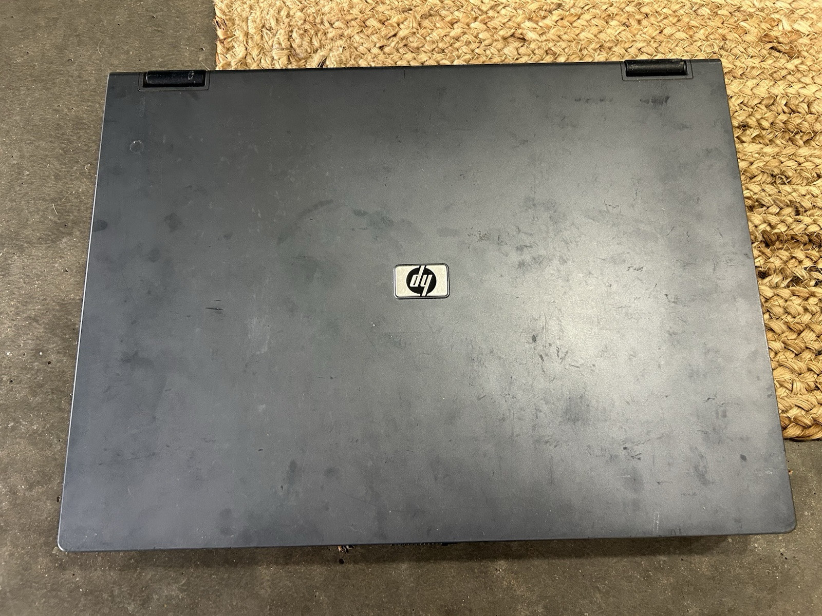 HP Compaq 6710b Laptop For Parts As Is Turns On No Cord Vintage