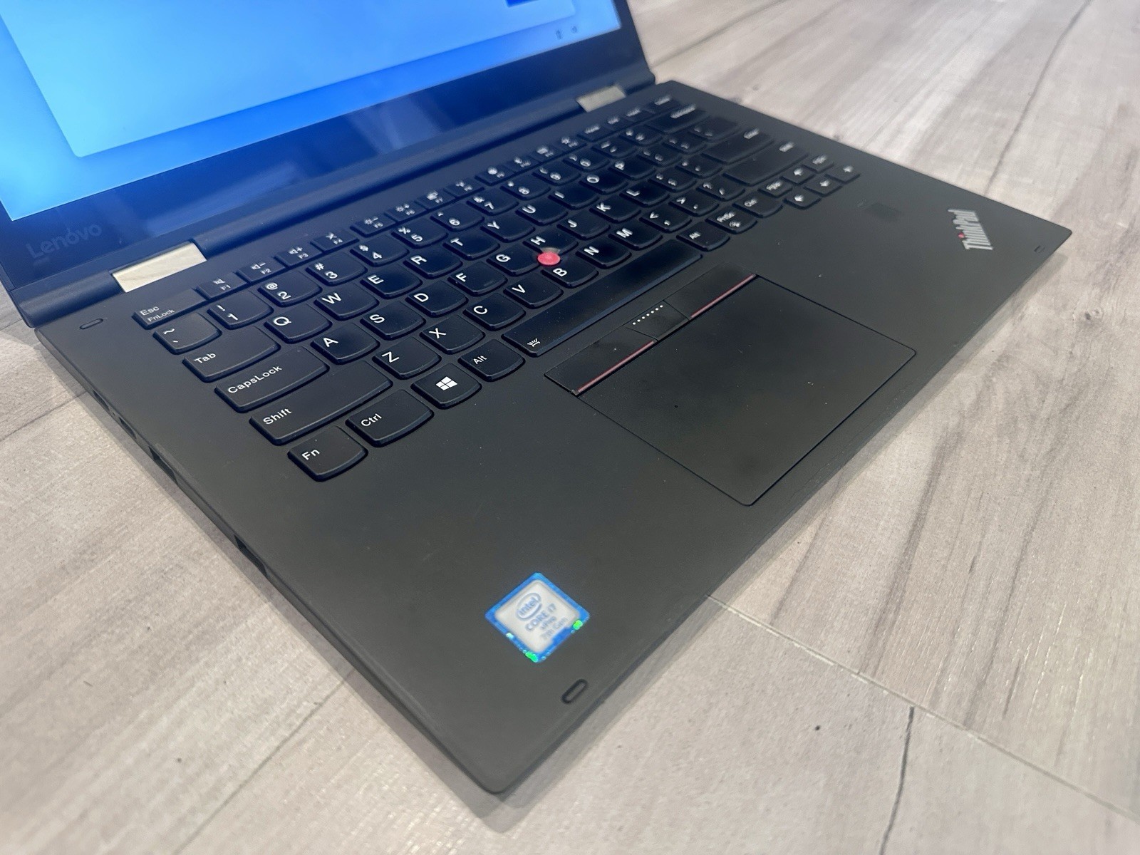 Lenovo ThinkPad X1 Carbon Yoga i7 7600U 2.80 GHz 16GB RAM 256GB SSD TouchScreen