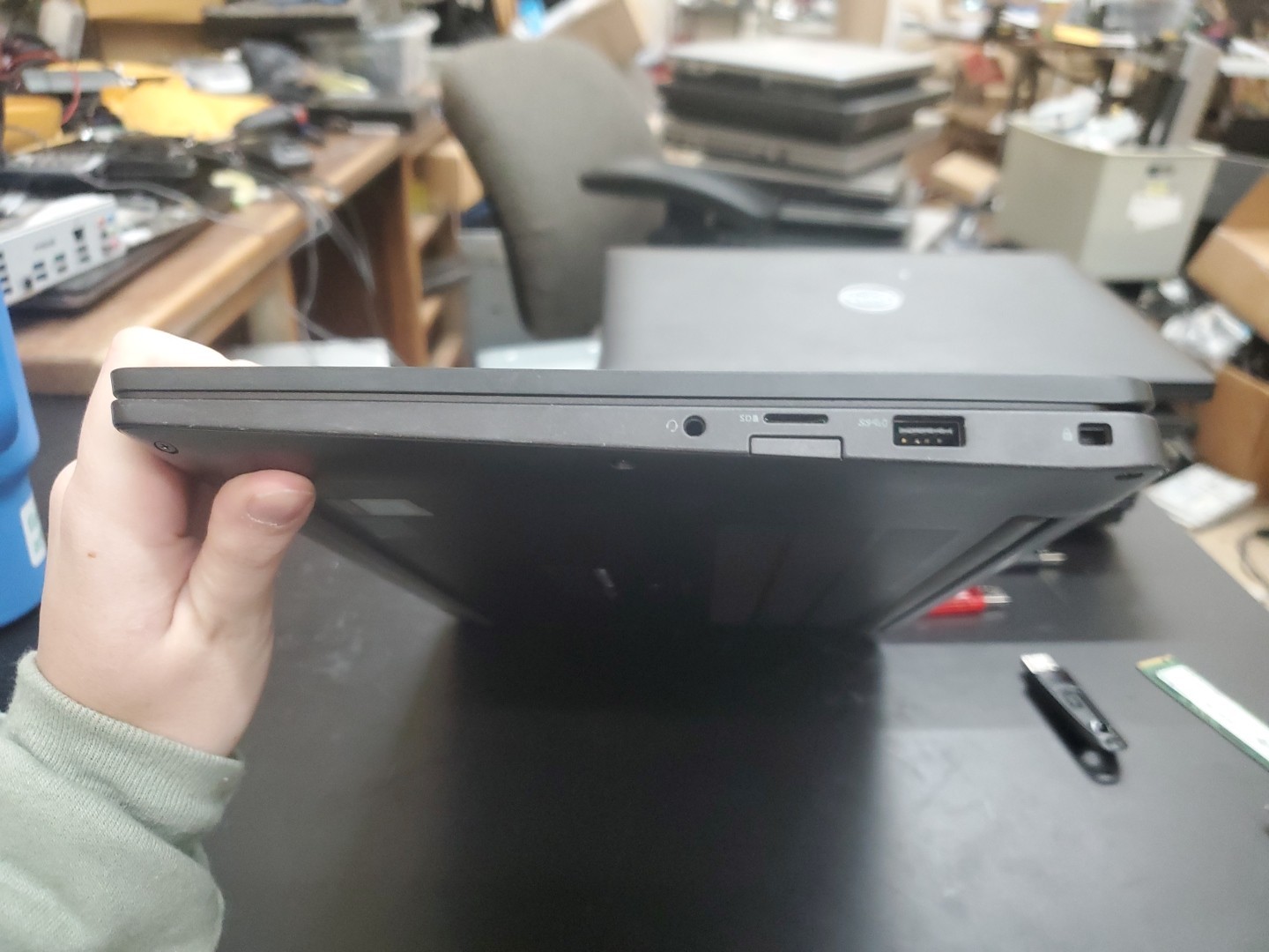 Dell Latitude 7400 14″ i5-8365U 8GB 256gb SSD Laptop W11P 122425-2