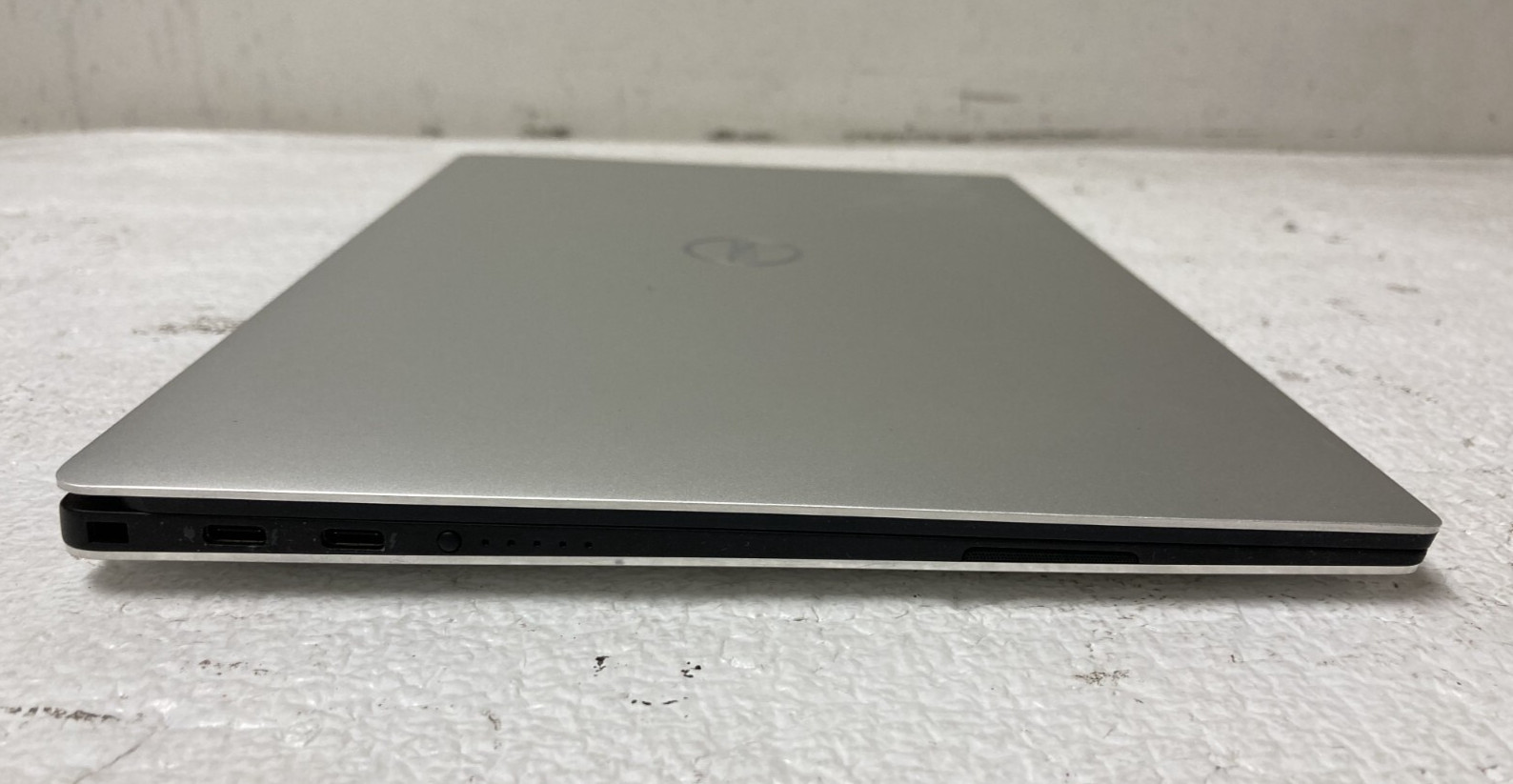Dell XPS 13 9370 13.3″Core Intel i5-8250U @1.60GHz 8GB RAM 256GB SSD Win11Pro