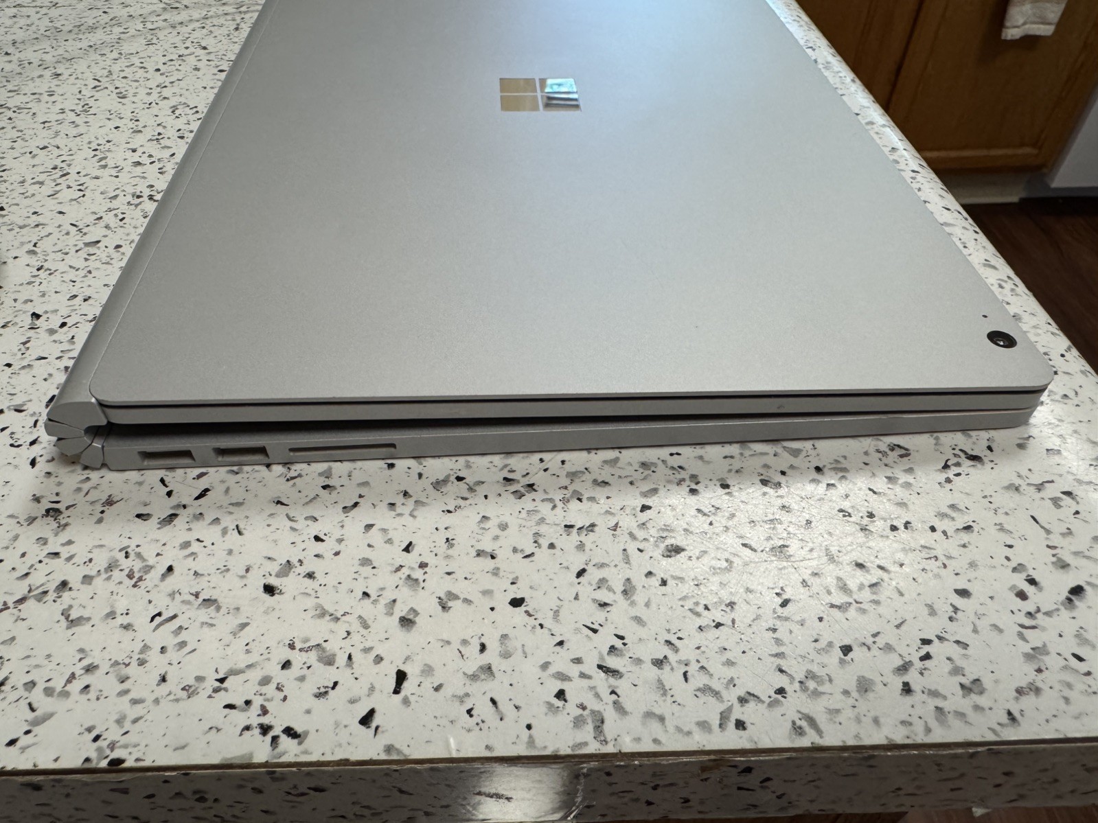 Microsoft Surface Book-3 13.5″ (256GB SSD; Intel Core i5-1035G7 1.2GHz; 8GB)…