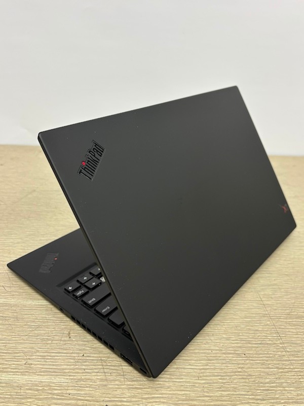 Lenovo ThinkPad X1 Carbon Gen 6 i5-8350U 1.70GHz 8GB 256GB No OS (w/ Issues)