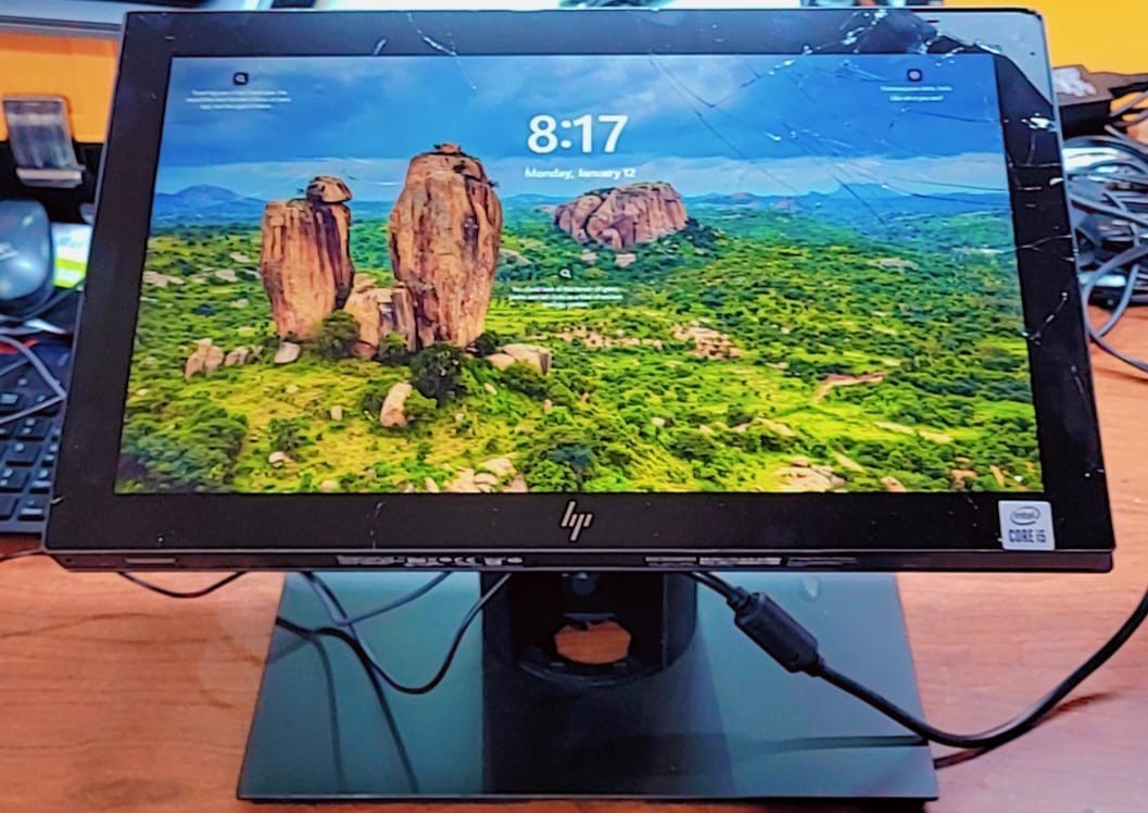 HP Engage One Pro AIO System i5-10500E 8GB RAM 256GB – Cracked Screen – Read!
