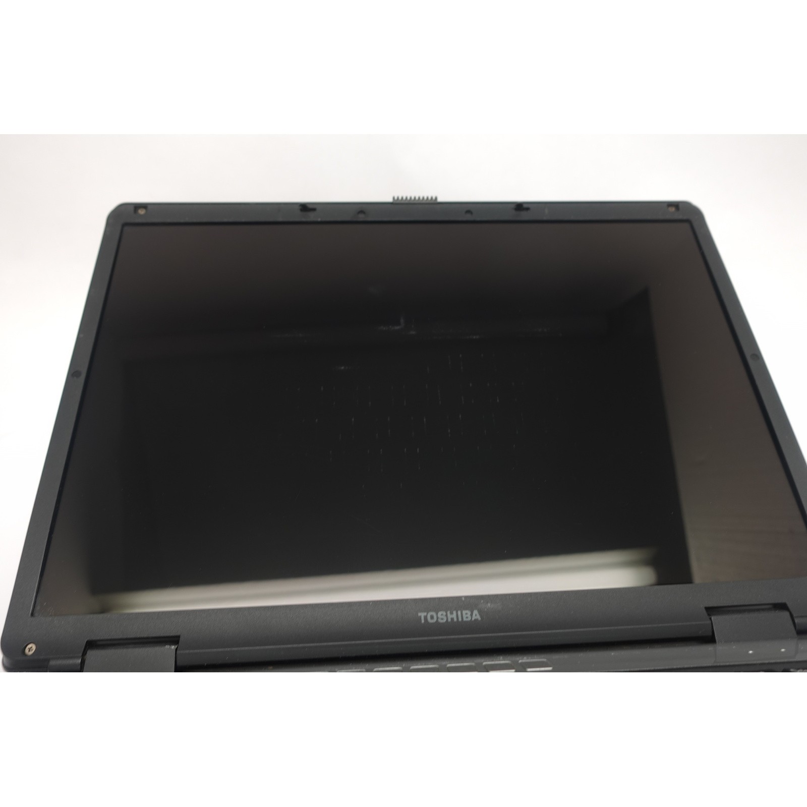 Vintage Toshiba Satellite 17″ P105 Retro Gaming Rig 2gb 160GB 1.66GHz Win XP SP3