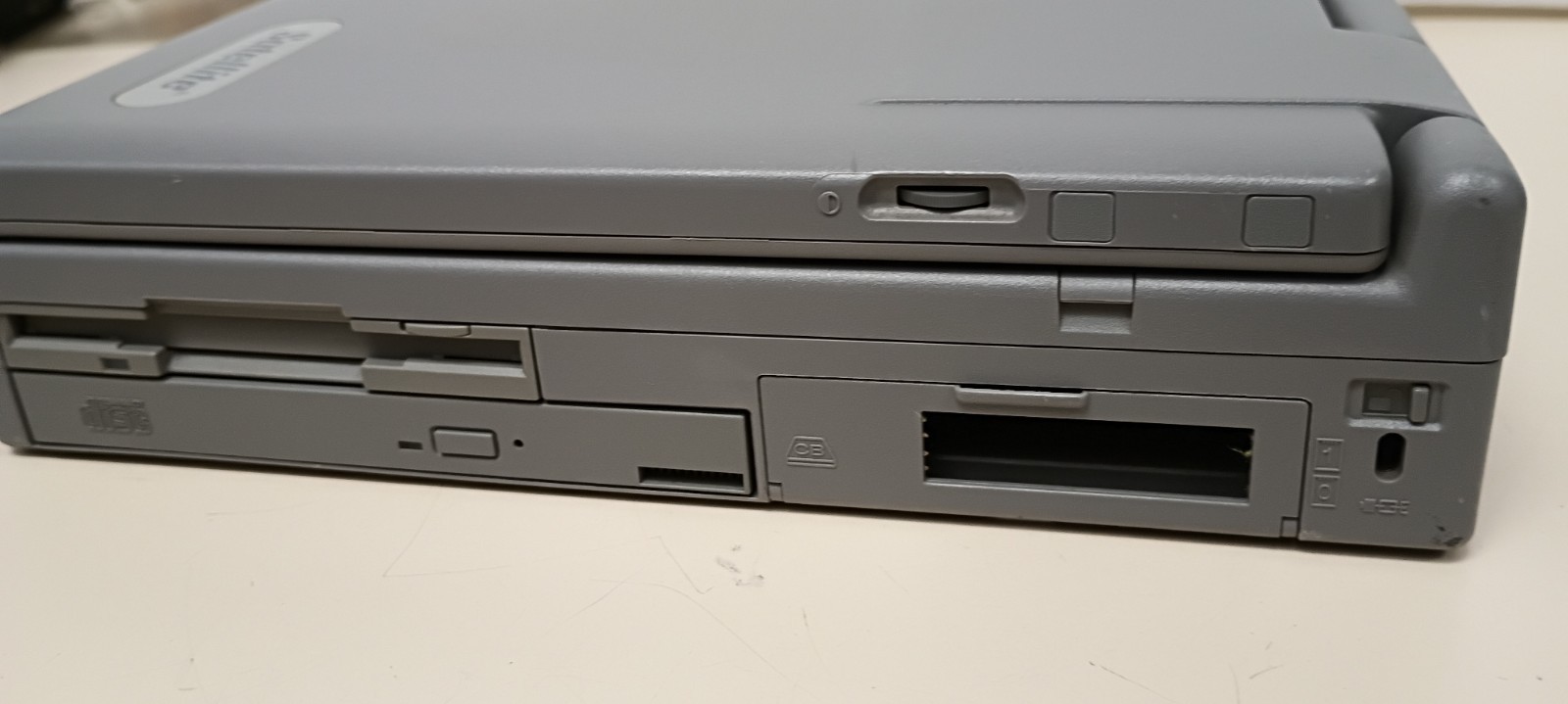 Toshiba Satellite 330CDS Laptop Intel Pentium MMX, 2Gb HD, Windows 98 Working