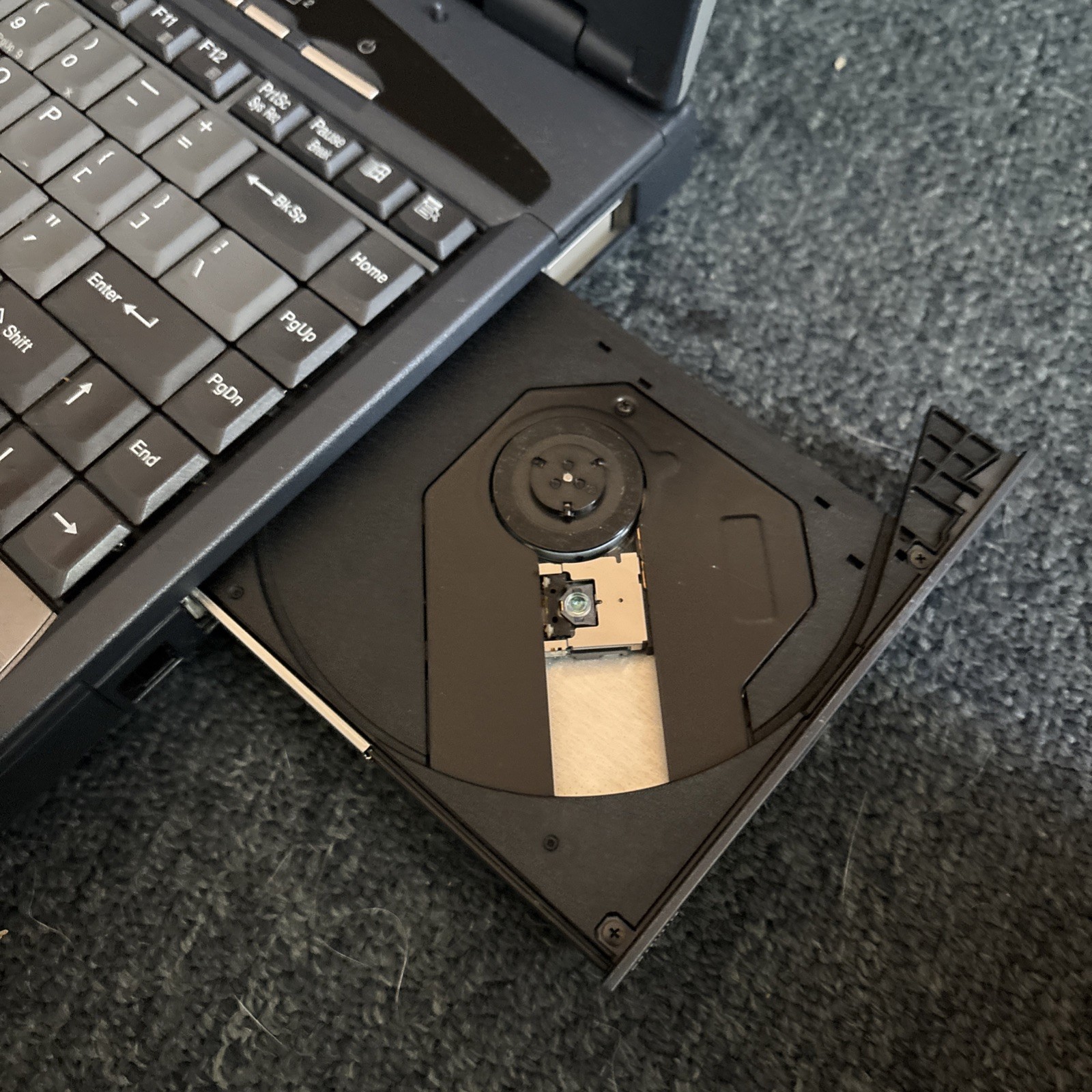 Toshiba 1800 Satellite CDROM 184mb RAM 9.35GB HDD 3.5″ Floppy*Needs New Battery*