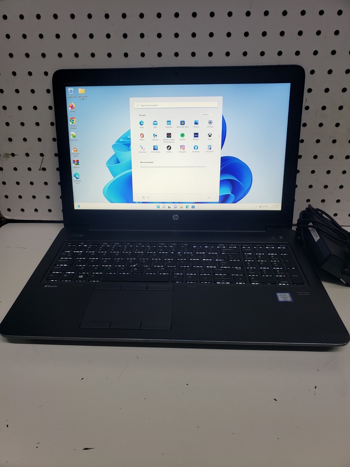 HP ZBook 15 G4 15″ FHD I7-7820HQ 2.60 512GB SSD, 16GB W11P Quadro M2200 Webcam