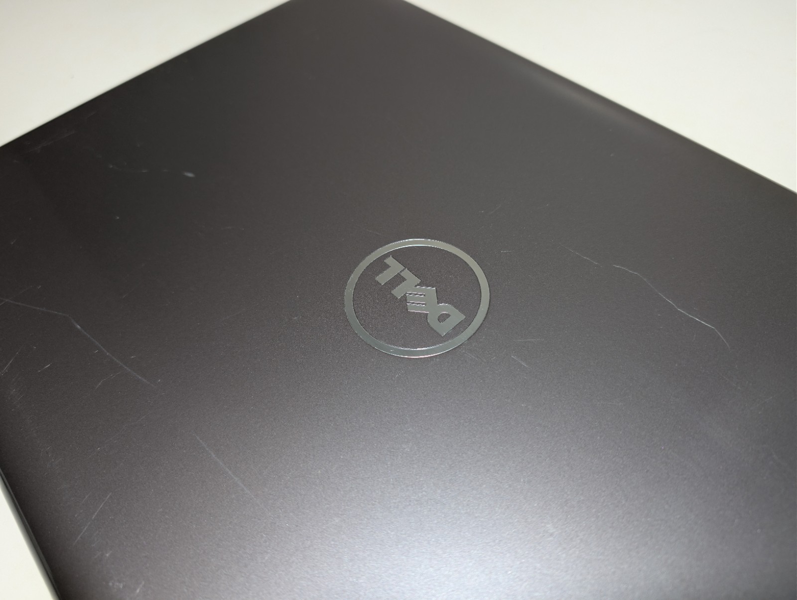 17″ DELL INSPIRON 5767 | i7-7500U 16GB RAM 256GB SSD | FHD AMD Radeon R7 Backlit