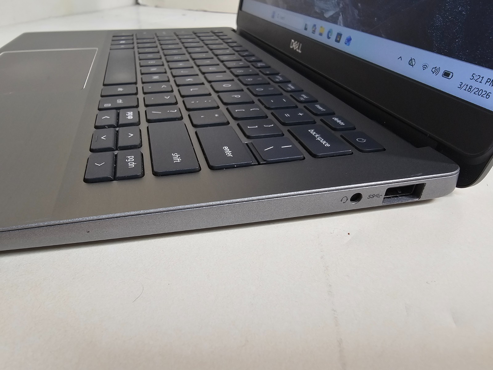 Dell Latitude 3301 Laptop – 1.8 GHz i7-8565U 8GB 256GB SSD Wi-Fi Webcam 13.3″ 2