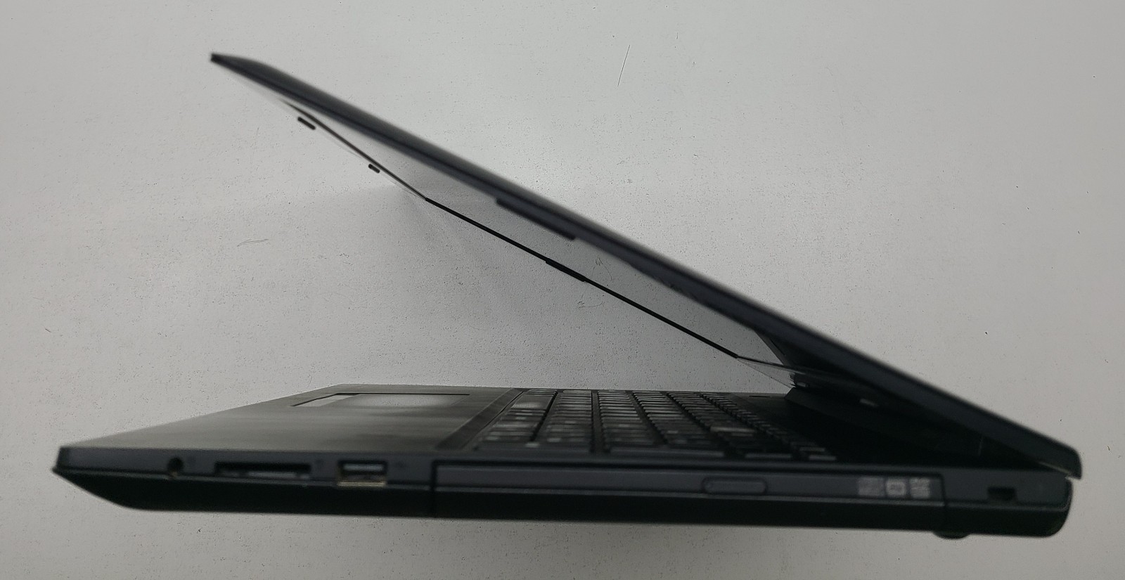 Lenovo G50-45 15.6″ Laptop AMD A6-6310 8GB RAM NO HD/OS/BATT Bad Screen (FL)
