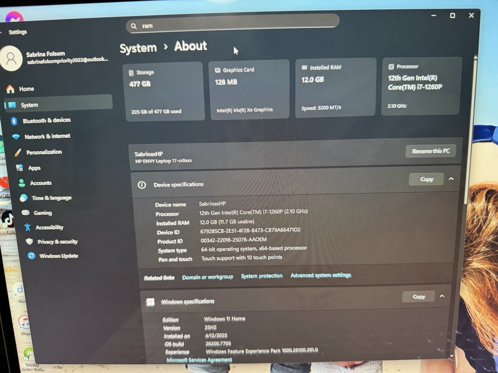 Touch screen HP Envy 12th gen intel i7 iRISXe graphics 17.3” 12GB RAM
