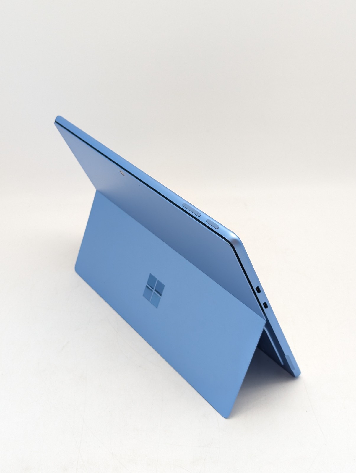 Microsoft Surface Pro 11 13″ Snapdragon X Plus 16GB DDR5 512GB SSD Windows 11