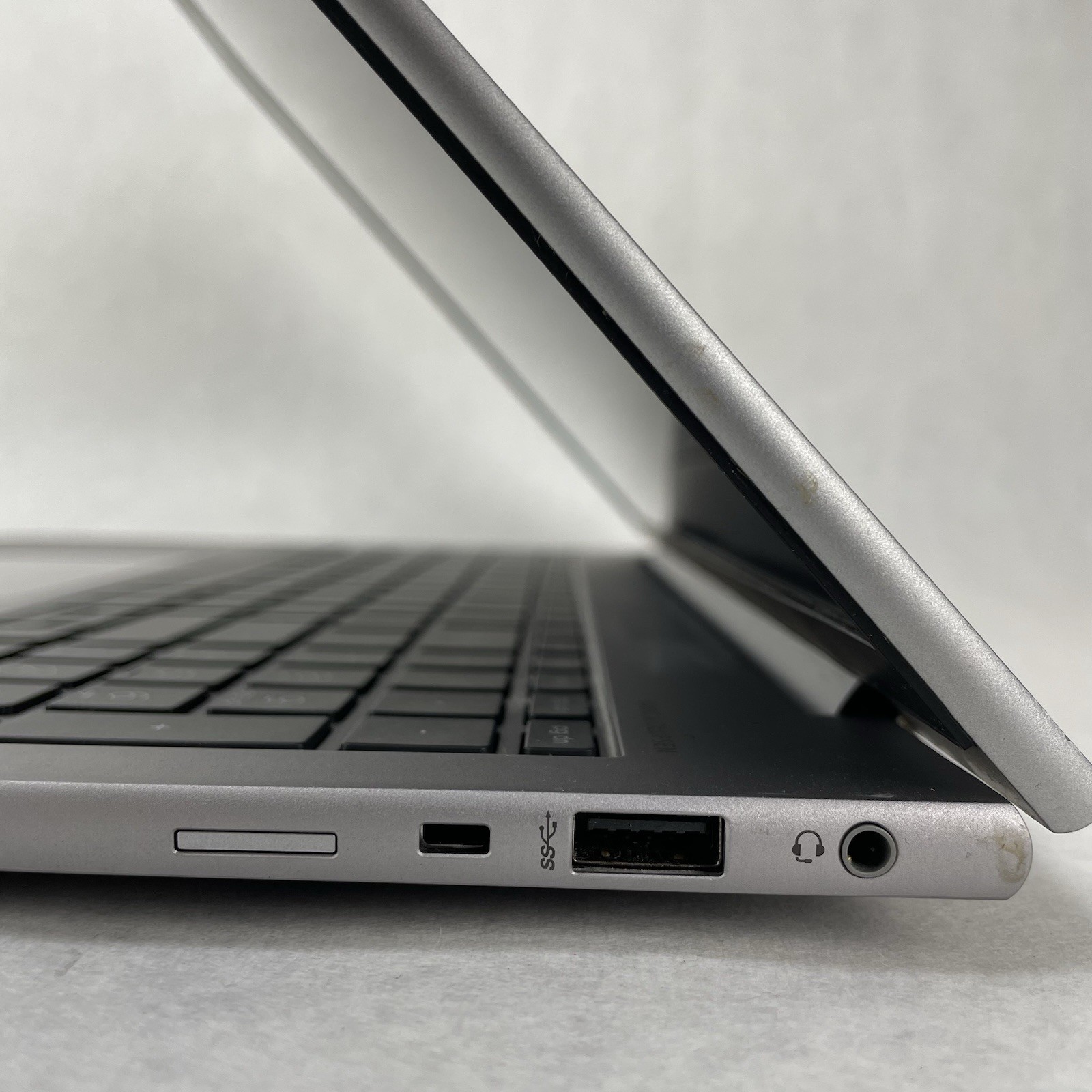 HP ZBook FireFly G9 16″ i7-1260P 2.079 GHz 16 GB RAM No SSD/OS/AC – Sticky Keys
