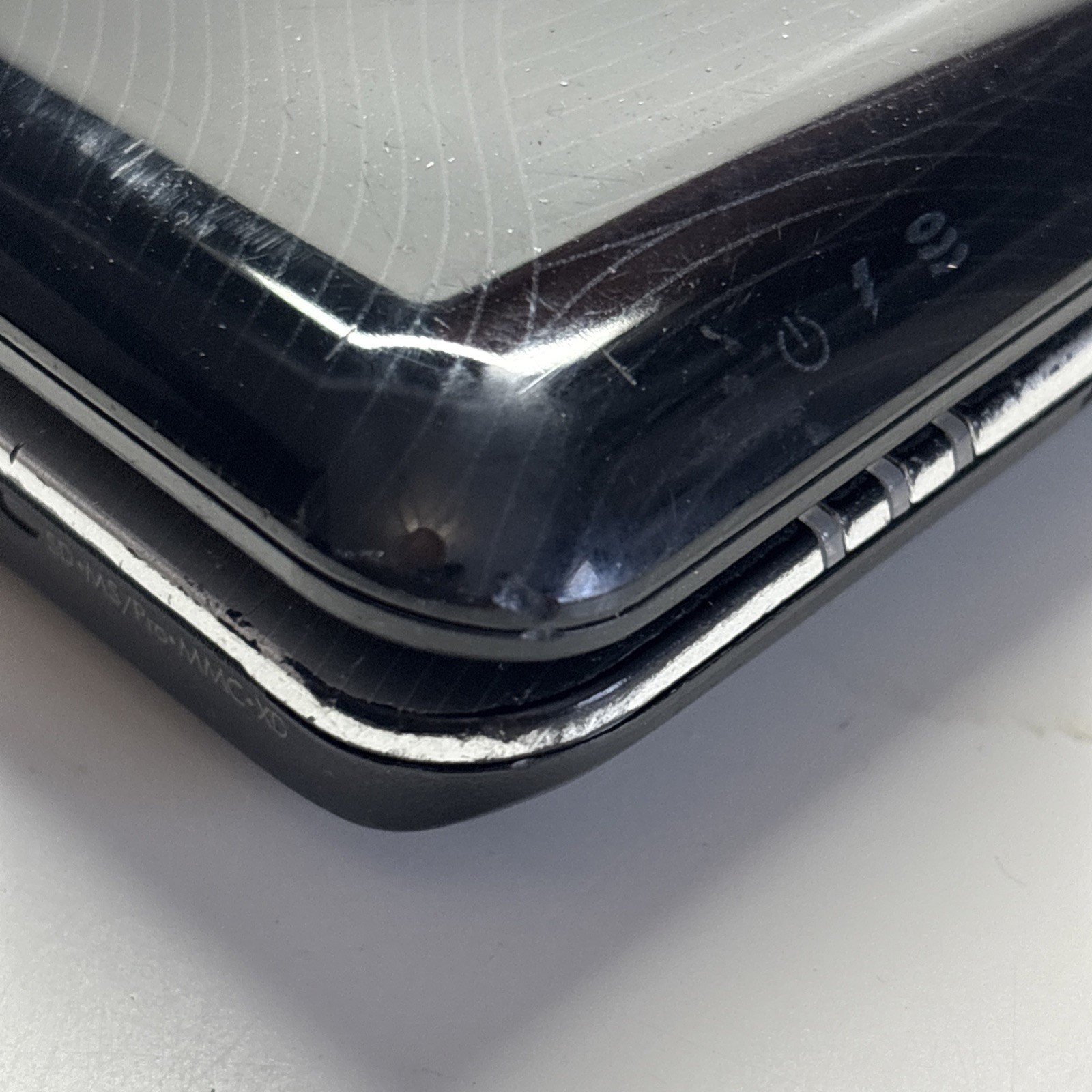 Hp Pavilion DV6000 Intel Centrino duo – 15.6″. No HDD. Boots to BIOS.