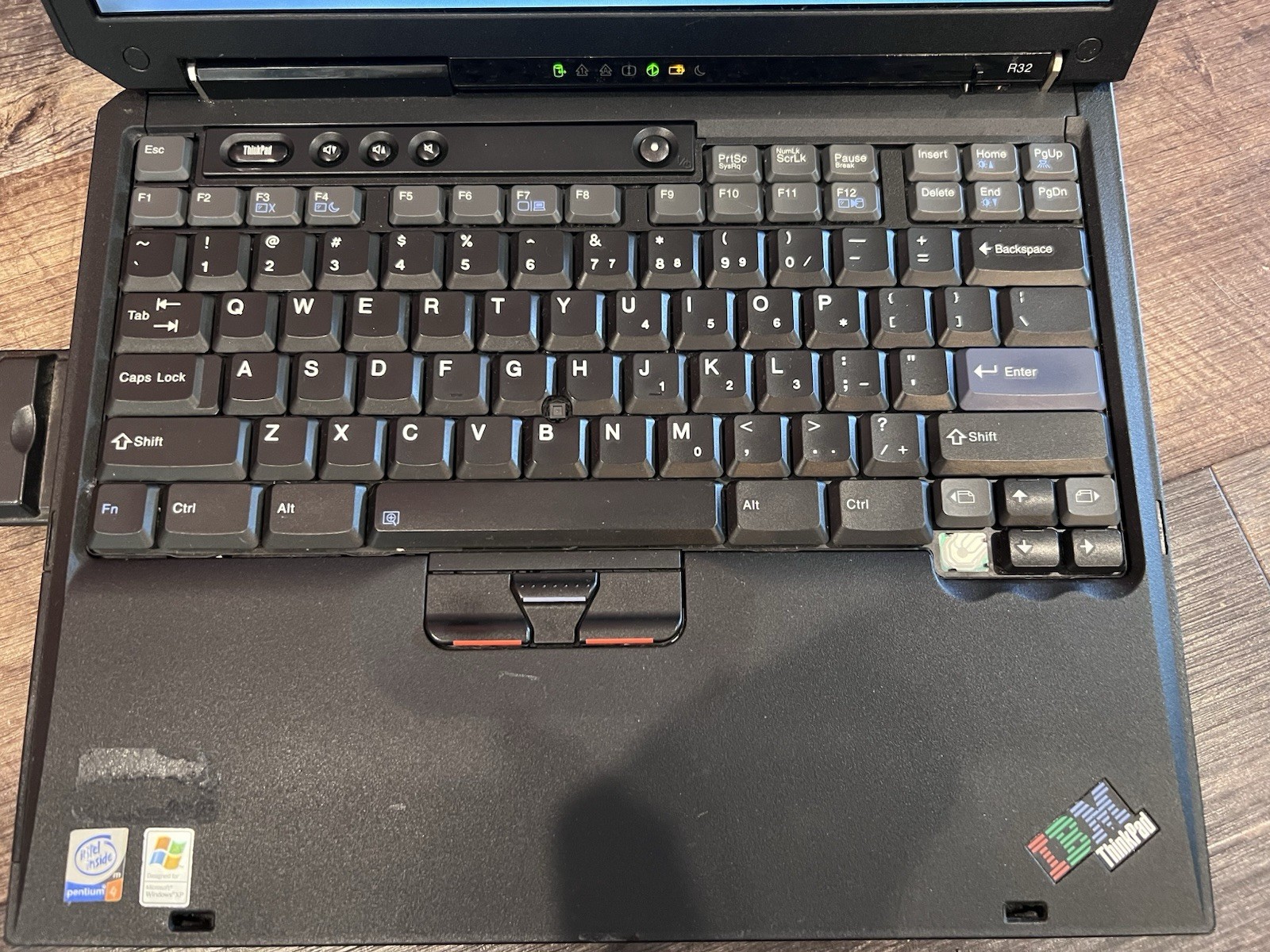 IBM ThinkPad R32 Type 2658 14″ Laptop – Works- 1.80GHz Pentium 4M, 512MB