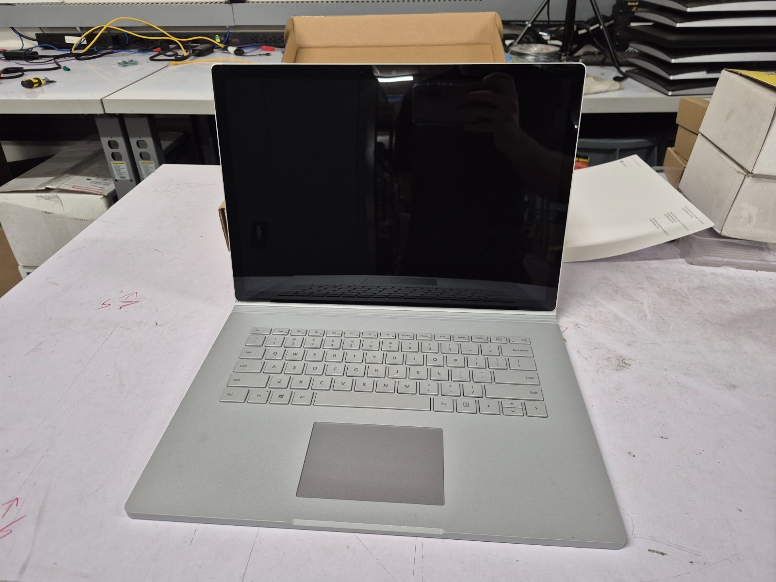 Microsoft Surface Book 3 15″ (256GB SSD, Intel i7-1065G7, 1.30GHz, 16GB RAM,…