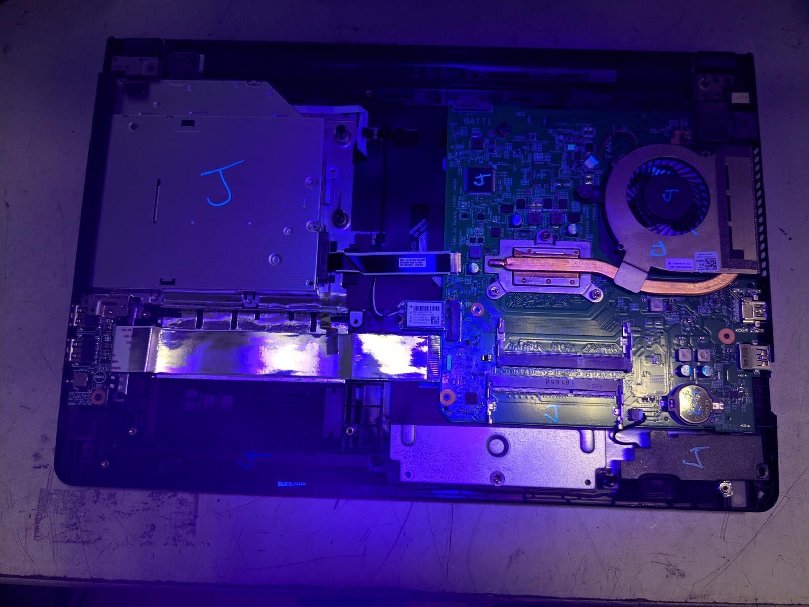 DELL INSPIRON 15 3555 AMD E2-6110 @ 1.5 GHz, NO RAM, NO HDD/OS – (PARTS)