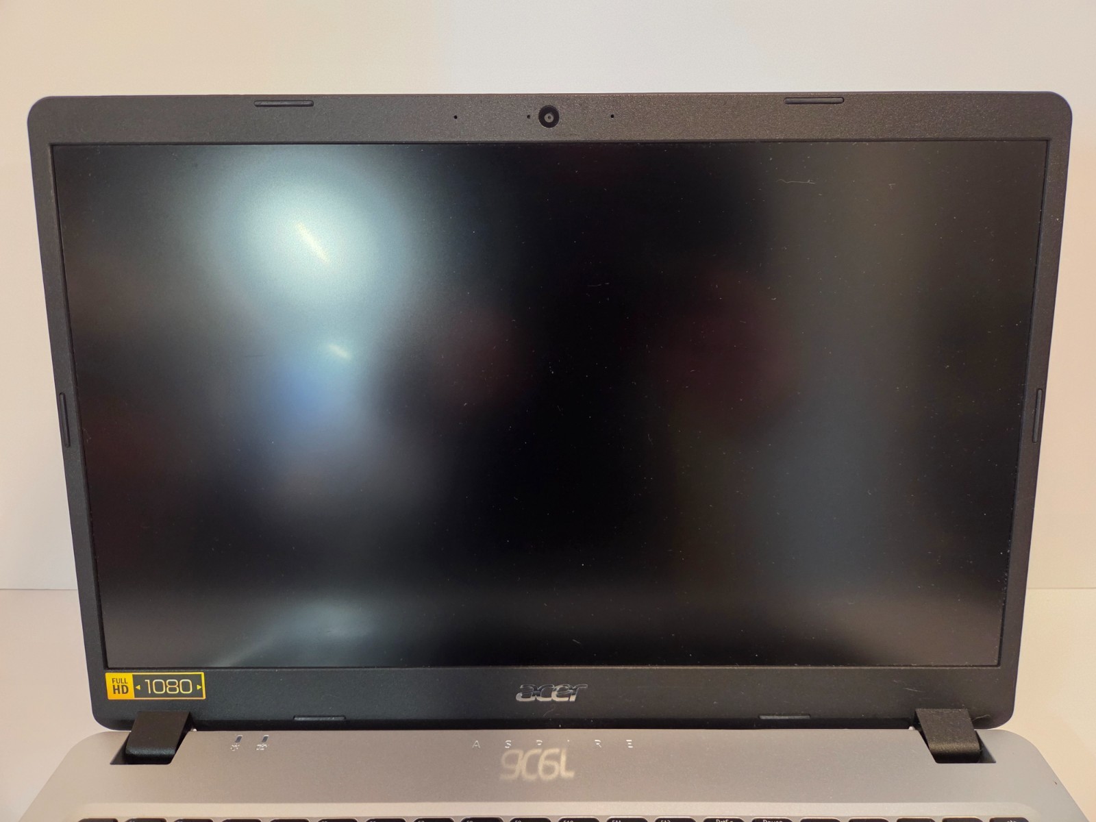 Acer Aspire 5 A515-43-15.6″FHD AMD Ryzen 3 3200U 2.6GHz 4GB RAM