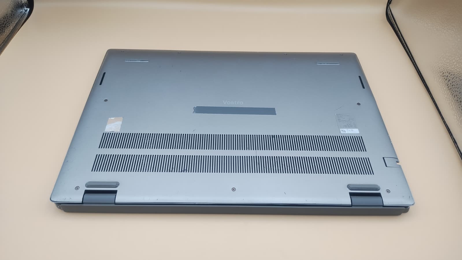 Dell Vostro 5620 16″ FHD+ i5-1240P 16GB 512GB SSD Win11 Pro Iris Xe