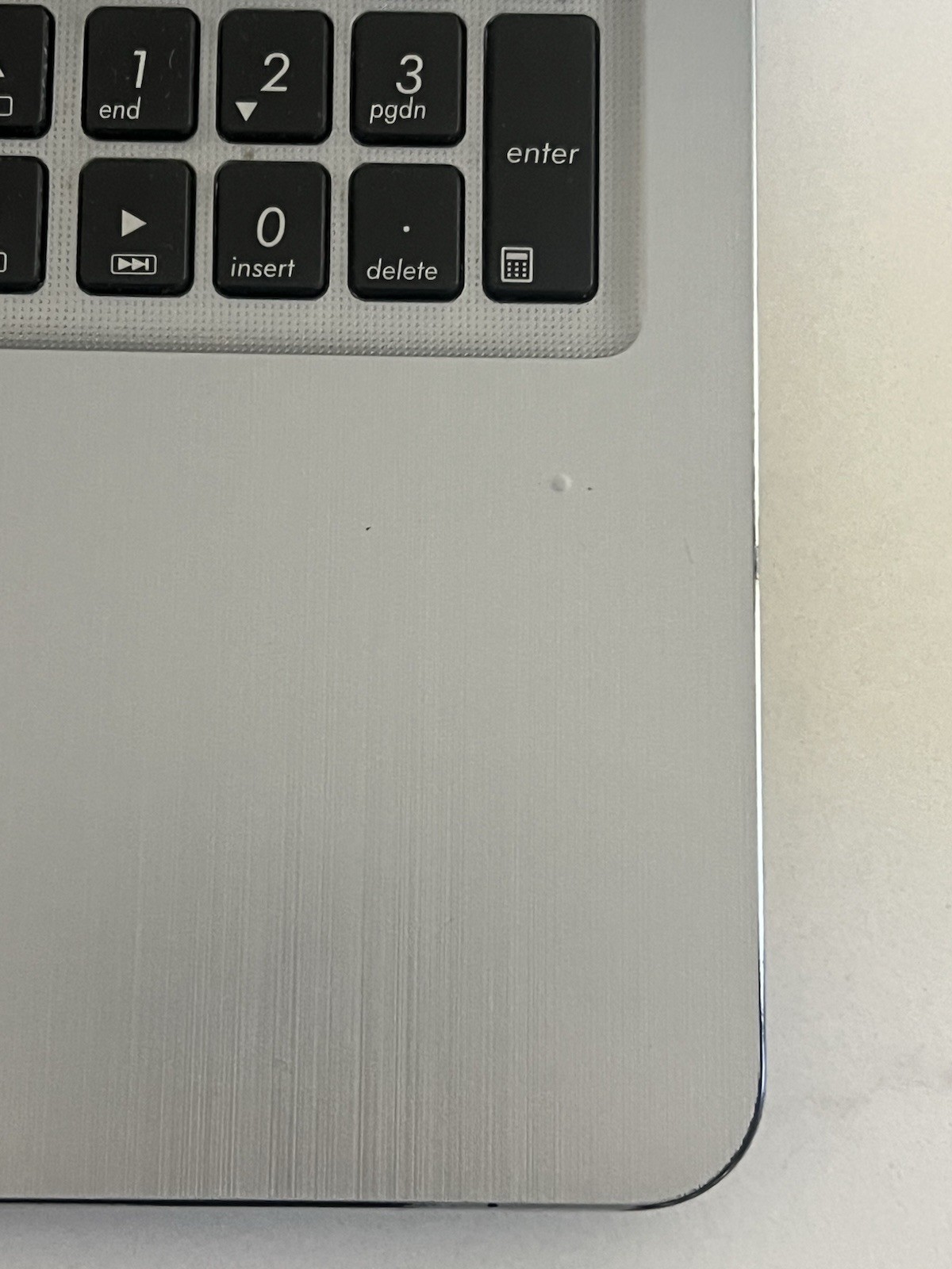 ASUS X540L Laptop i3-5020U 2.2GHz 8GB 500gig Storage Win 10 DVDRW