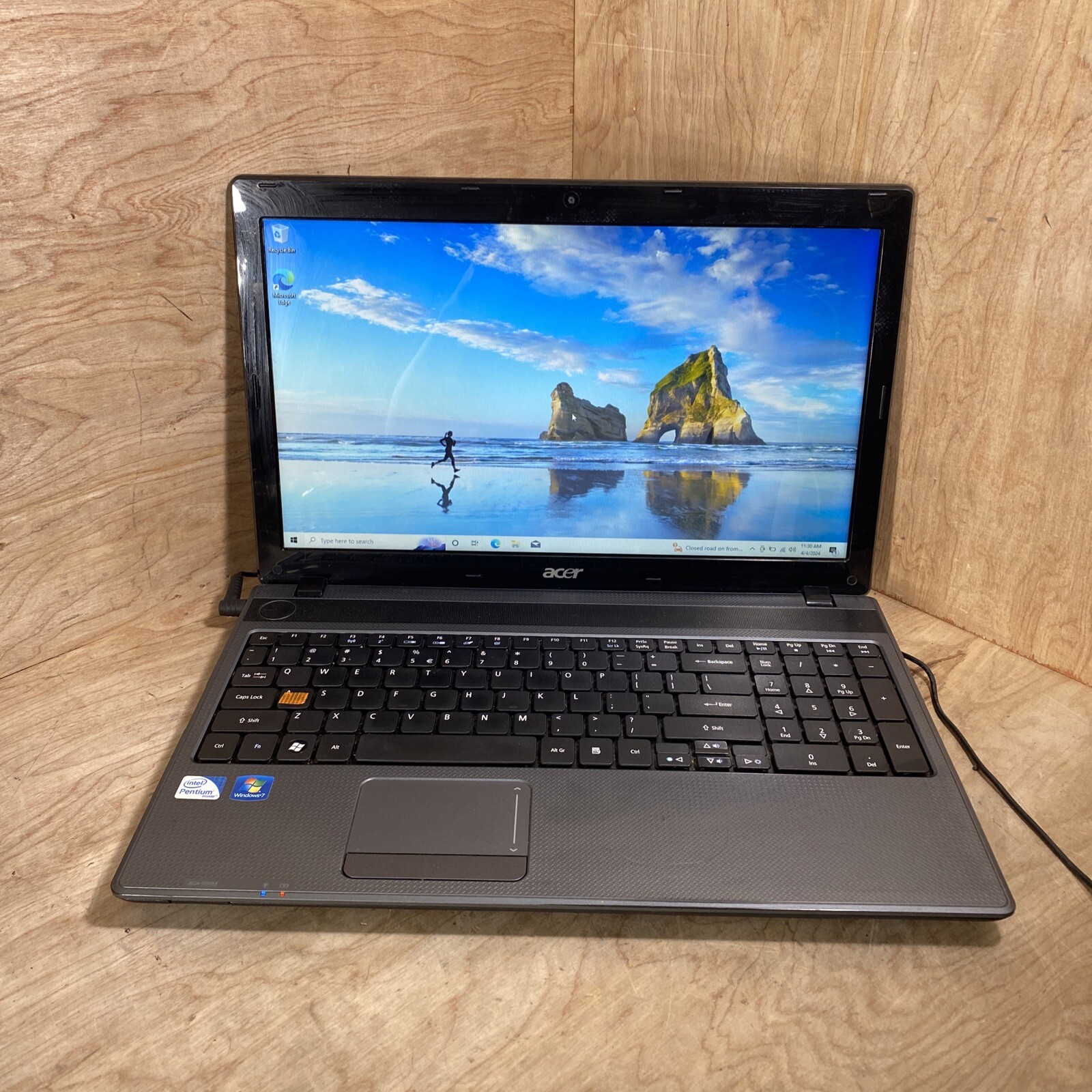 Acer 5733Z-4477 Pentium P6200@2.13GHz | 4GB | 500GB HDD | W10H | BAD BATT | READ
