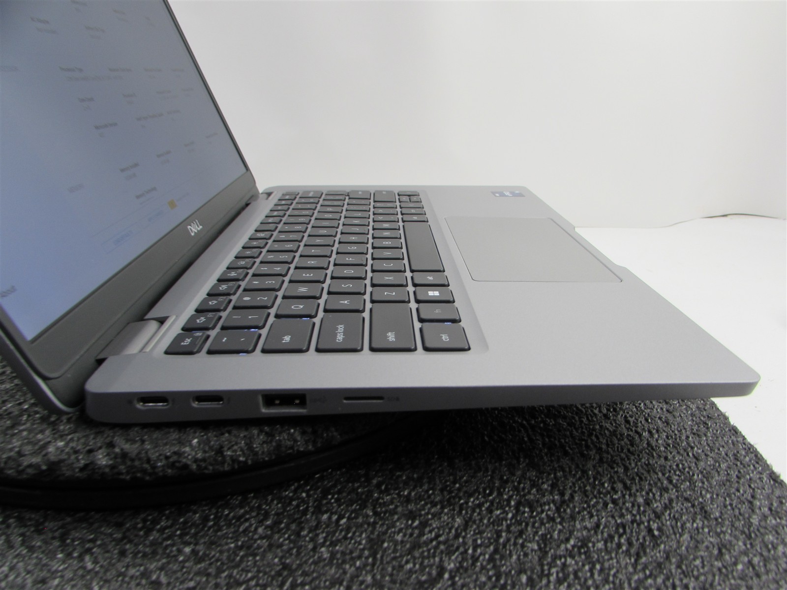 DELL LATITUDE 5330 FHD TOUCHSCREEN I5-1245U 10 CORE 512GB SSD 16GB RAM NO O.S