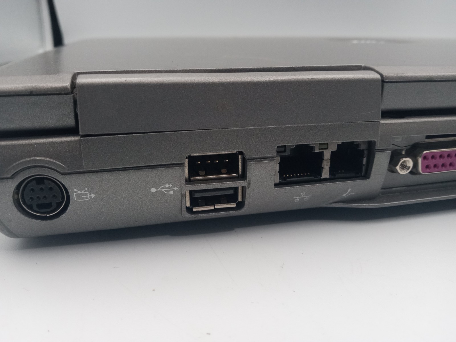 Dell Latitude D800 Pentium M 1.7GHz 1GB RAM 80GB HDD WinXP FX5200 – READ -RR