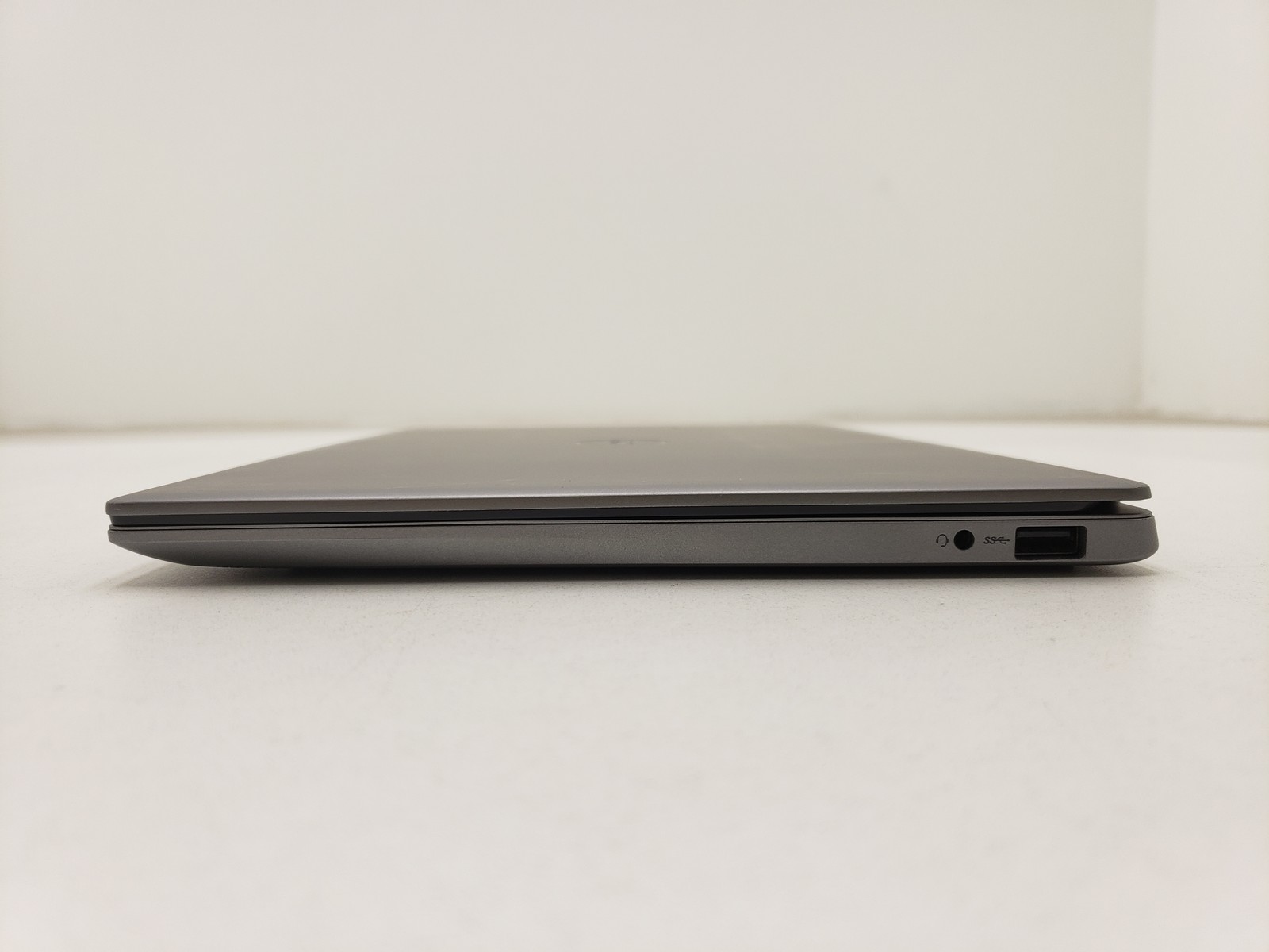 Dell Latitude 3301 Intel i7-8565U 8GB RAM 256GB SSD Windows 11 Pro 13.3″ Laptop.
