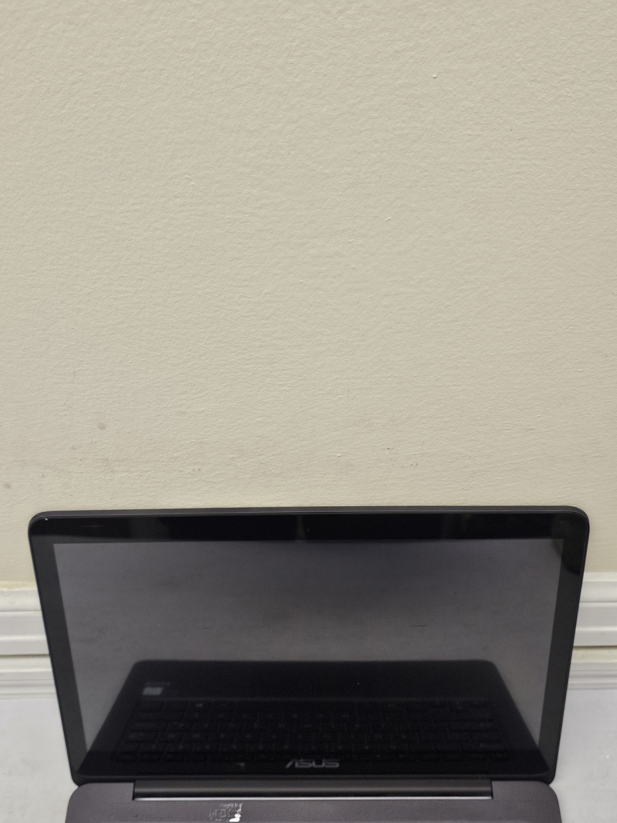 ASUS UX305C Laptop – Intel m3-6Y30 – 8GB RAM – 256GB SSD – BAD BATT – Windows 10