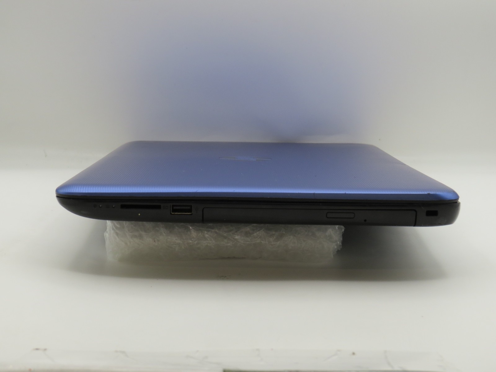 HP 15 | I3-6100U @ 2.3GHz | 4GB DDR4 | 256GB SATA SSD | 15″ | No OS