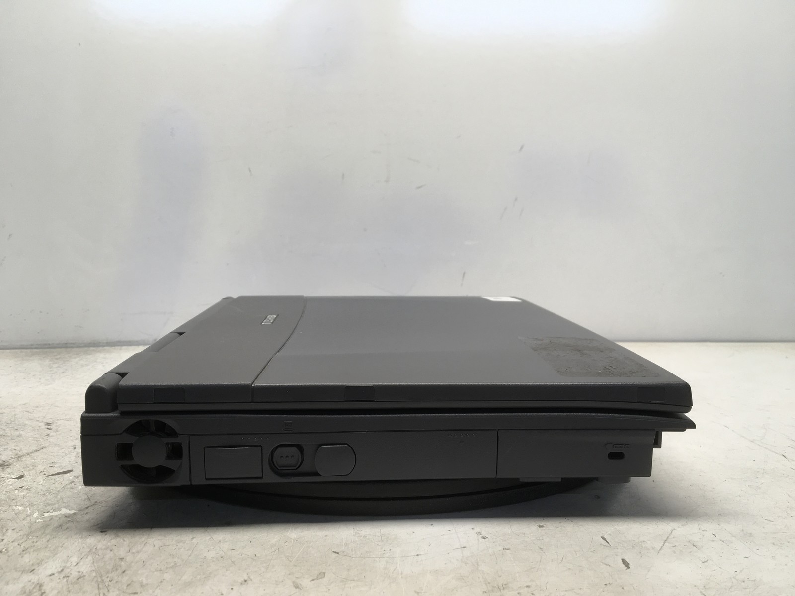 Toshiba Tecra 8000 Intel Mobile Pentium II 233MHz 131 MB NO HDD No Batt