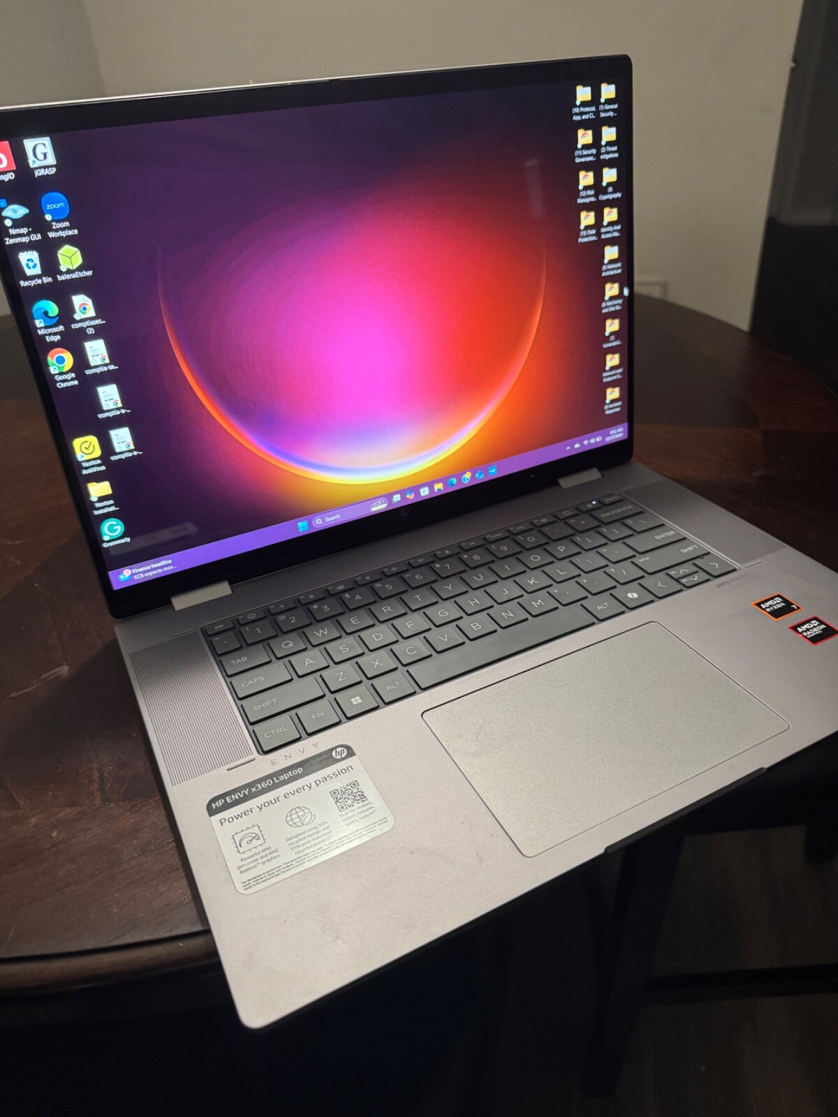 HP ENVY x360 15-fh0023dx AMD Ryzen 7 PRO 7730U 16GB Memory 512 GB PCIe SSD AMD R