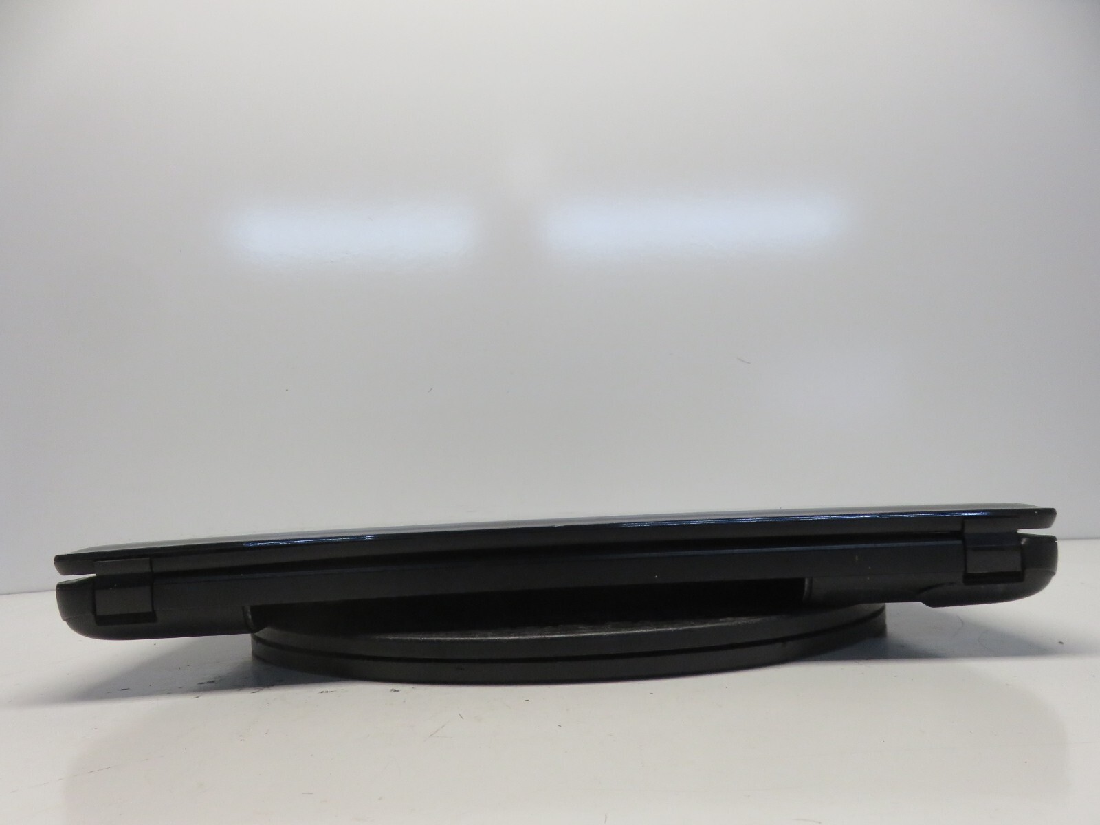 HP 2000 Laptop – AMD E-300 1300MHz 4 GB NO HDD No Batt