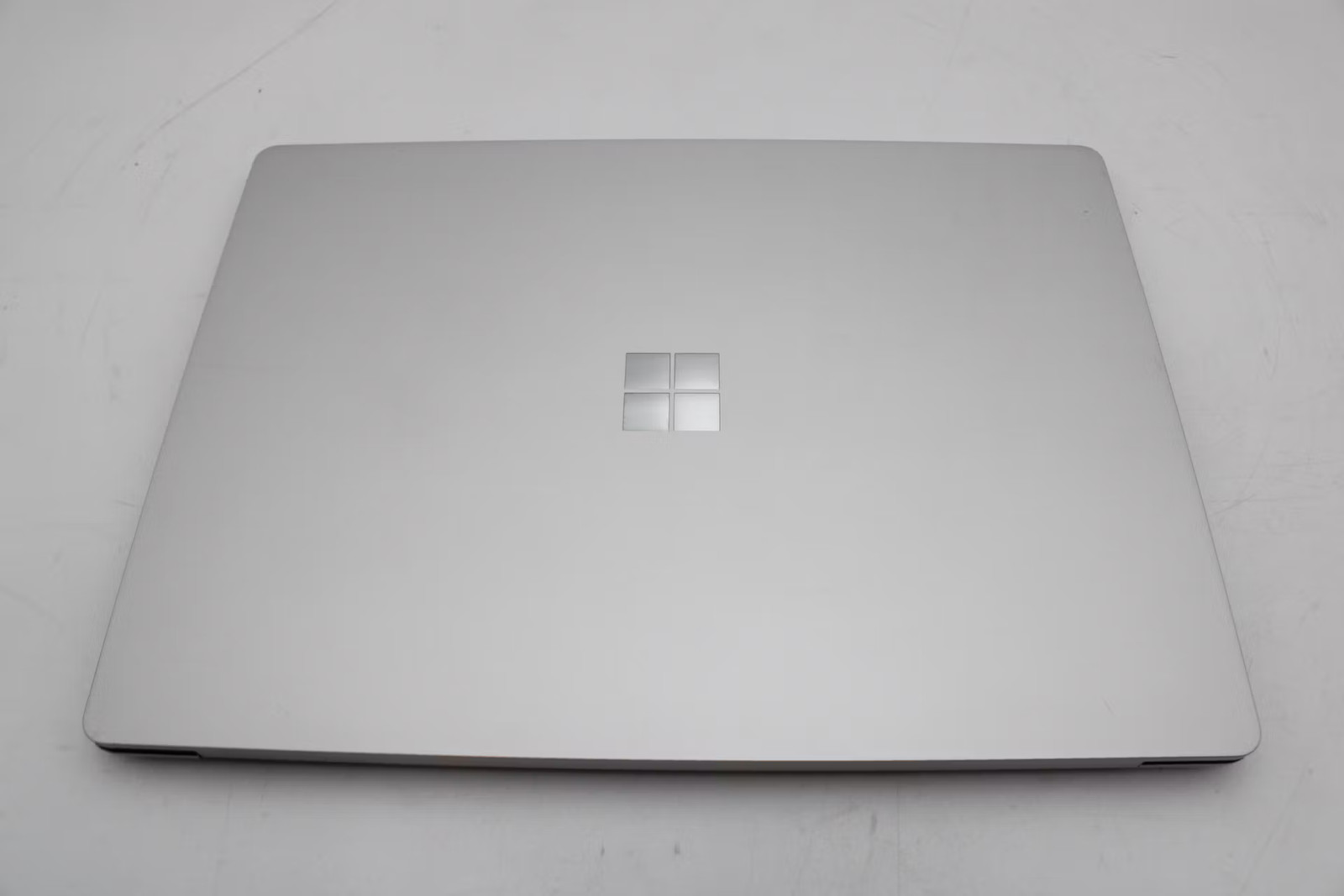 Microsoft Surface Laptop Used 13.5″ i7-7660U, 256GB NVMe, 8GB RAM