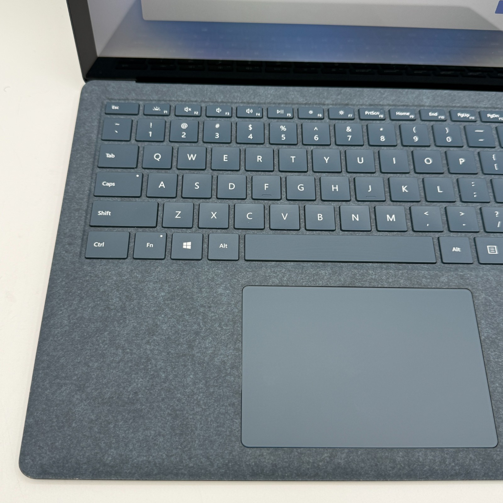 Microsoft Surface Laptop 3 1867 13.5″ i5-1035G7 8GB 256GB SSD Win11 Pro FAIR
