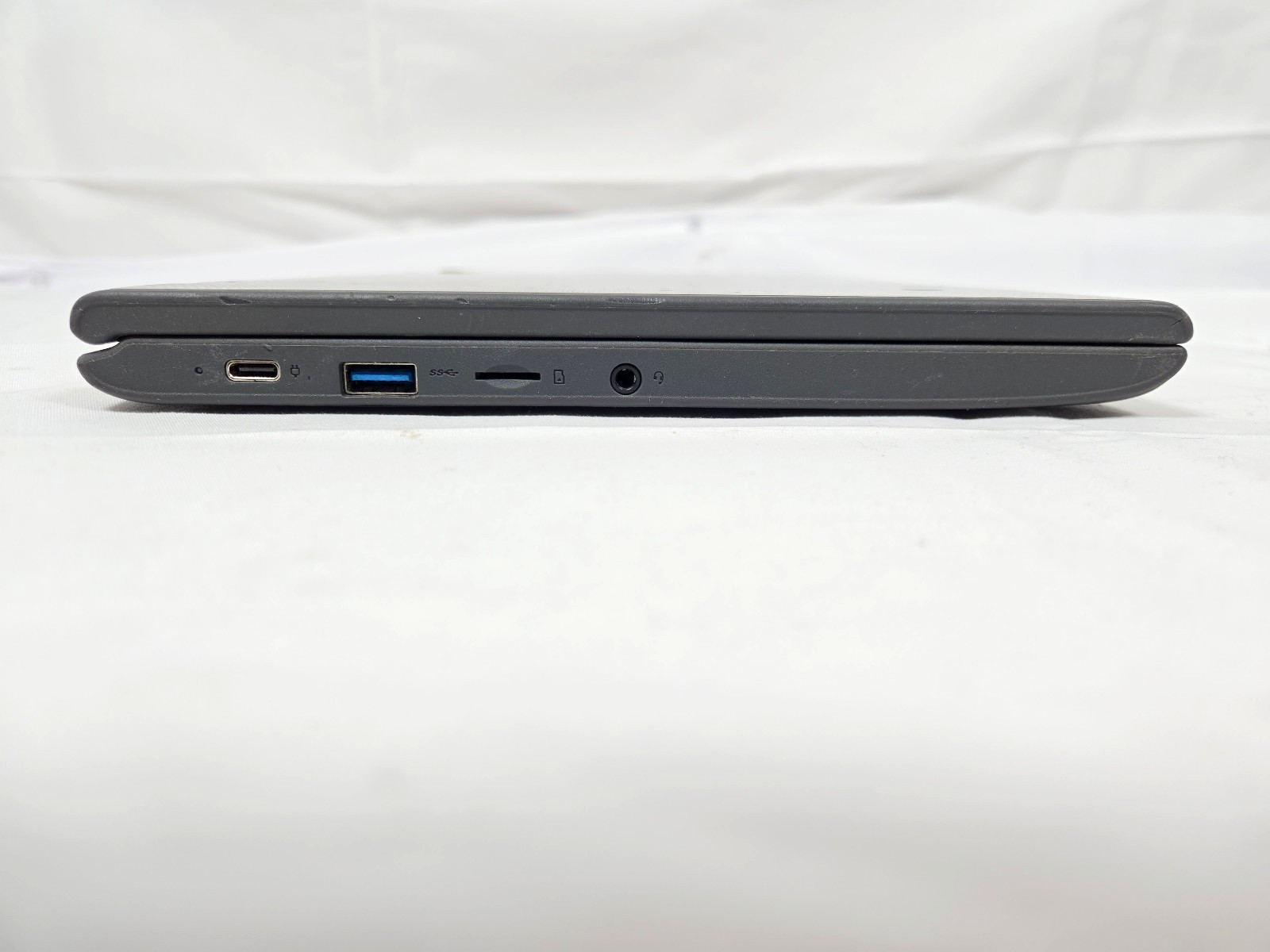 Lenovo Chromebook 300e 2nd Gen AST 82CE AMD A4 4GB RAM 32GB eMMC *Read*