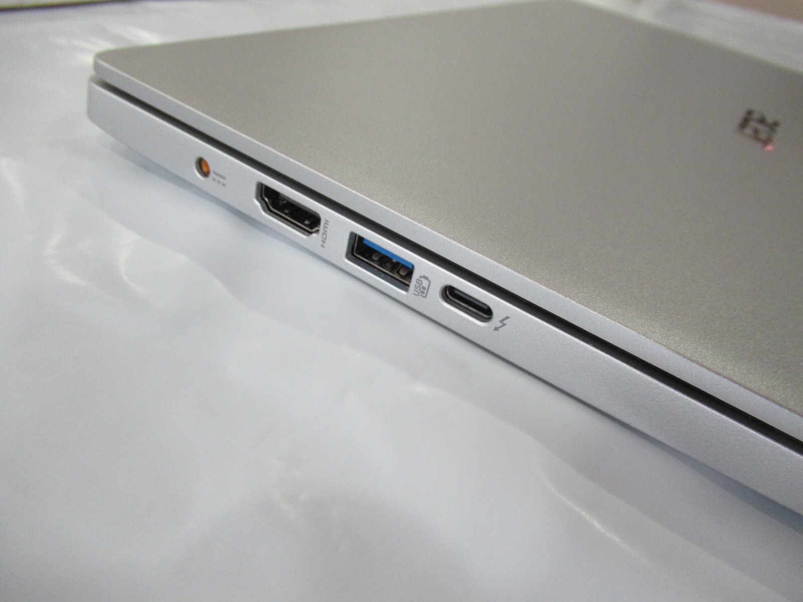 Acer SF313-52-526M Swift 3 13.5″ QHD i5-1035G4 1.1GHz Intel Iris Plus Graphics