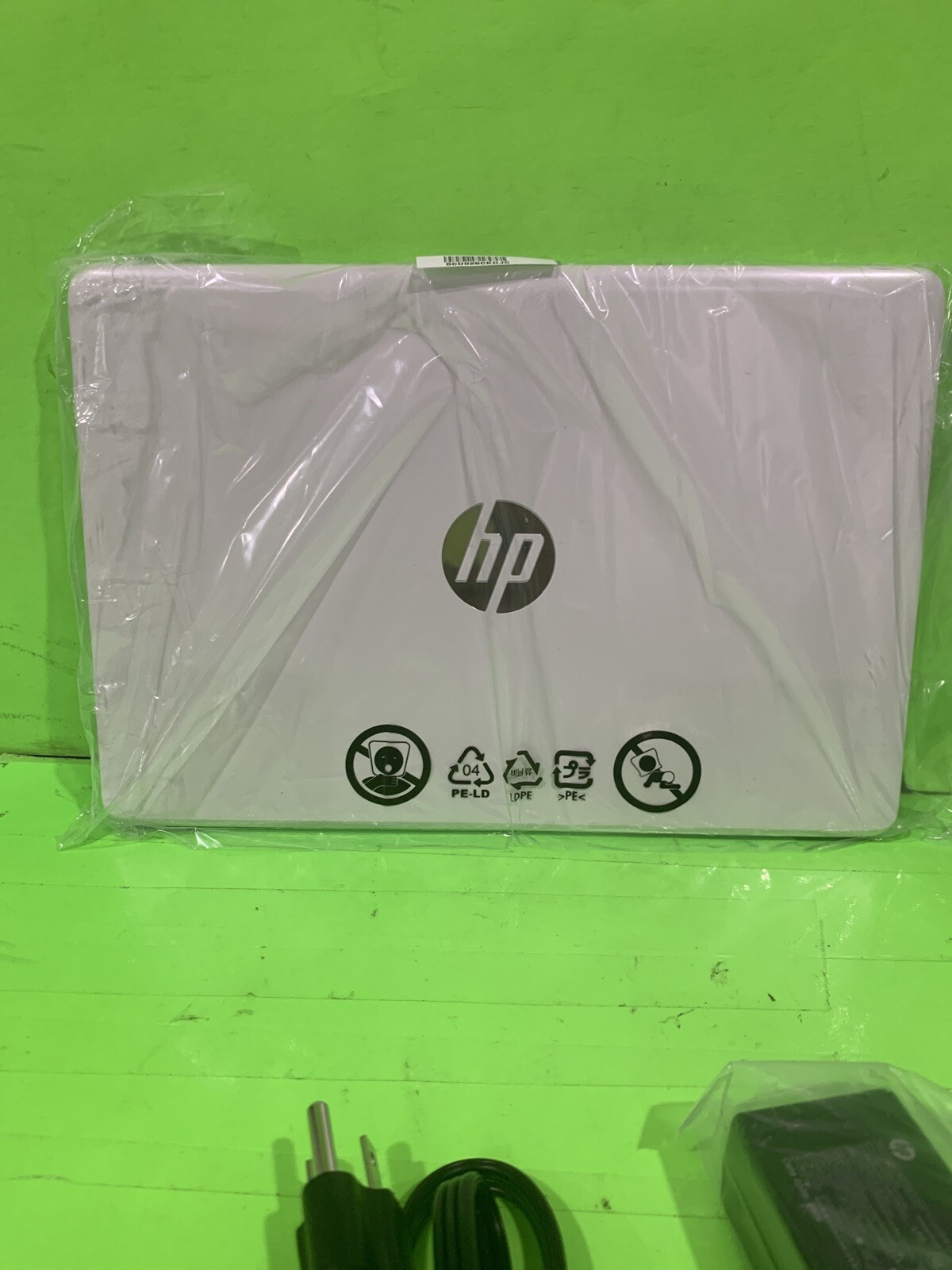 HP Stream 11 Laptop 11-ak0035nr Intel Celeron 4GB/32GB/11.6″ SEE DETAILS