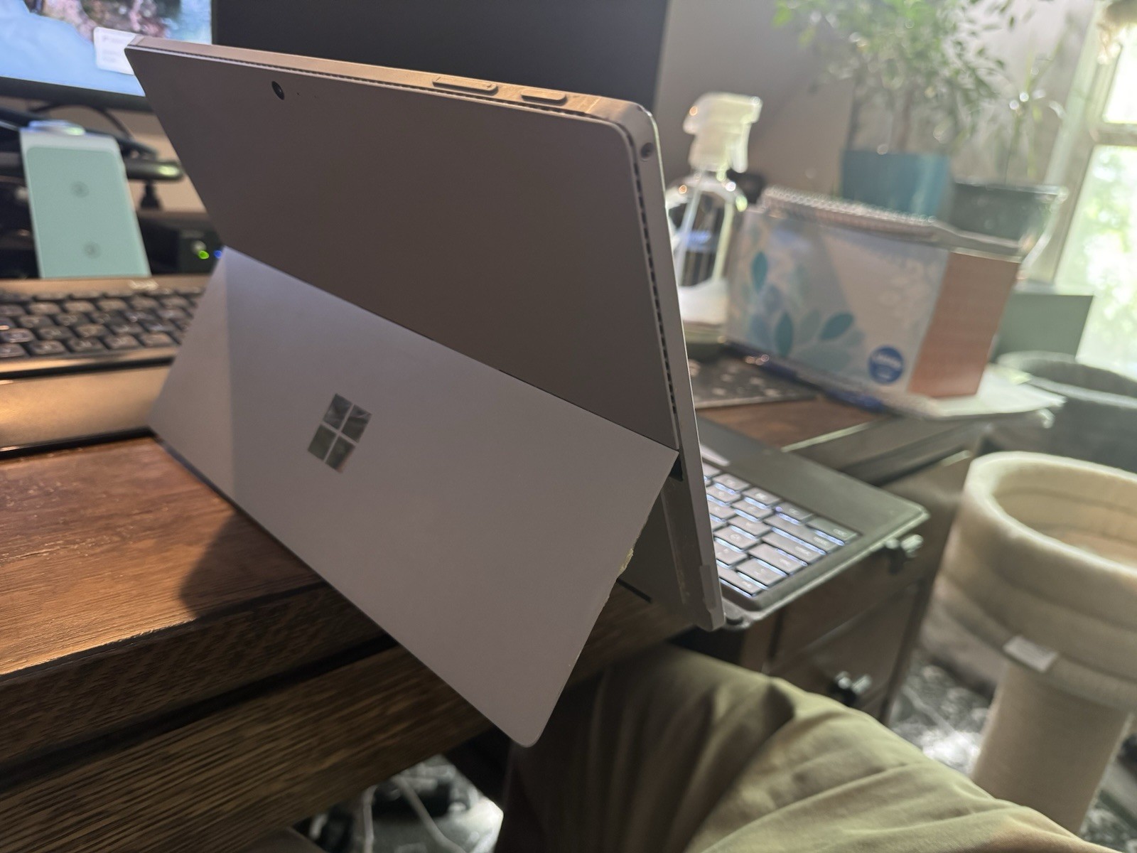 Microsoft Surface Pro (128GB, i5 7th Gen, 8gb RAM)