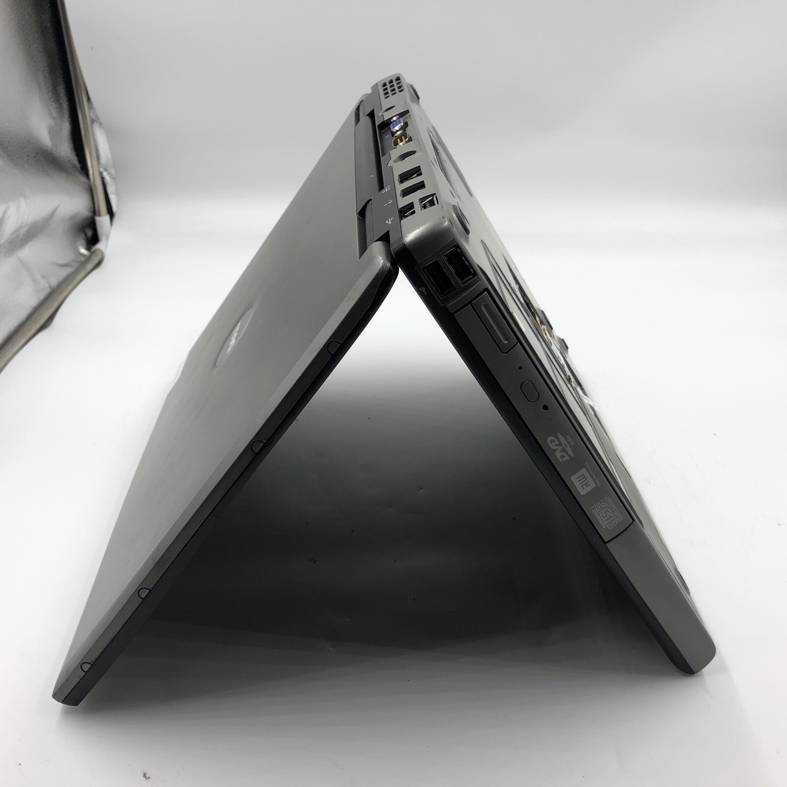 Dell Latitude D520 Laptop Intel Core 2 Duo 1.66 1GB NO HDD/OS Bad Battery (PART)