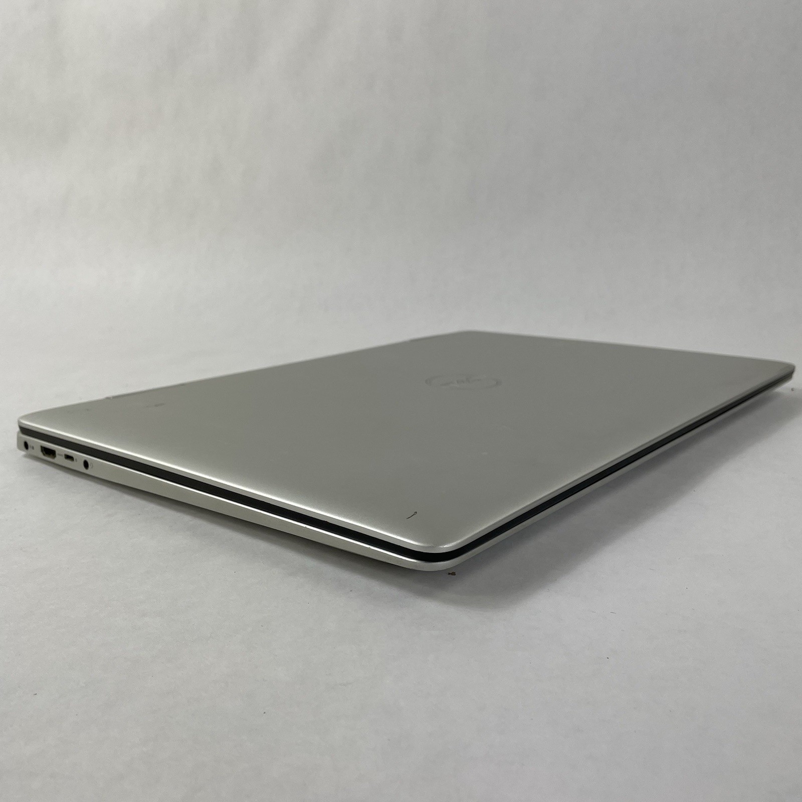 Dell Inspiron 7786 17.3″ i7-8565U 1.80 GHz 8 GB RAM No SSD/OS/AC NVDIA MX250