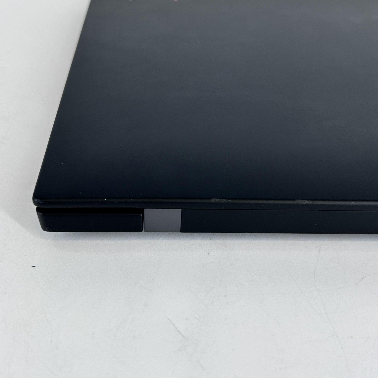 Lenovo ThinkPad X1 Carbon Gen 9 14 FHD+ 2.4GHz i5-1135G7 16GB 256GB BAD BATTERY